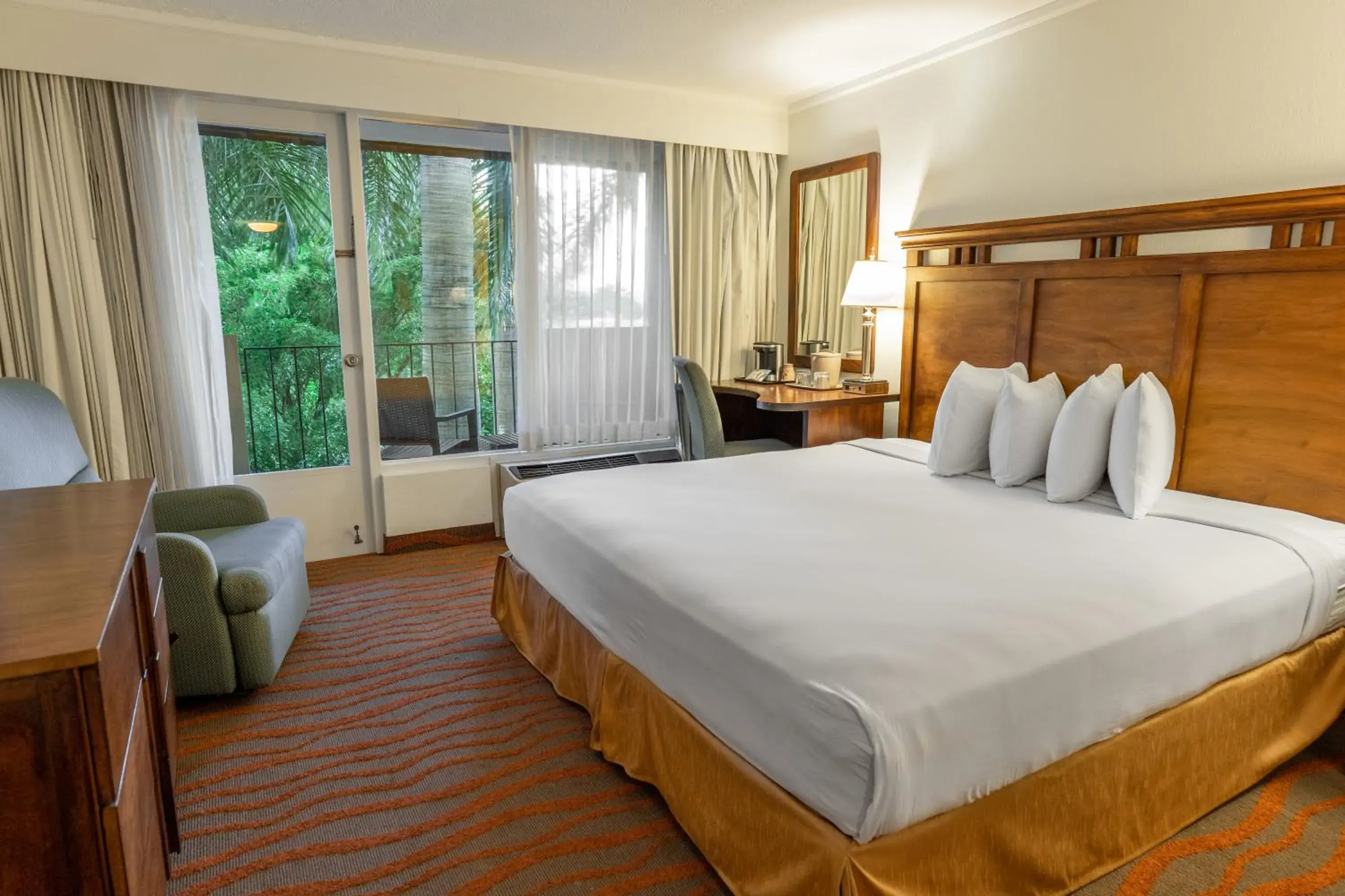 King Standard, City View with Balcony in Irazú Hotel & Studios King Standard, City View with Balcony in Irazú Hotel & Studios