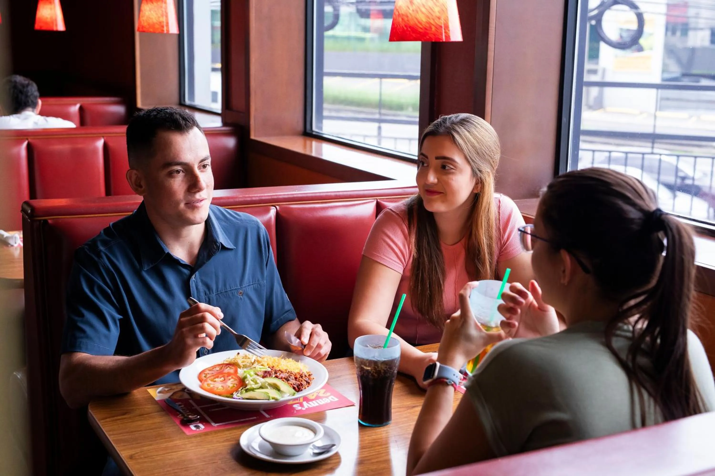 Restaurant/places to eat in Irazú Hotel & Studios