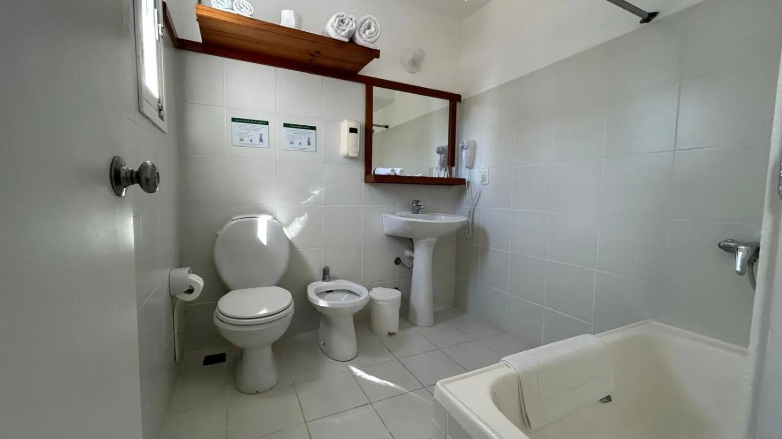 Shower in Hotel Las Olas Resort