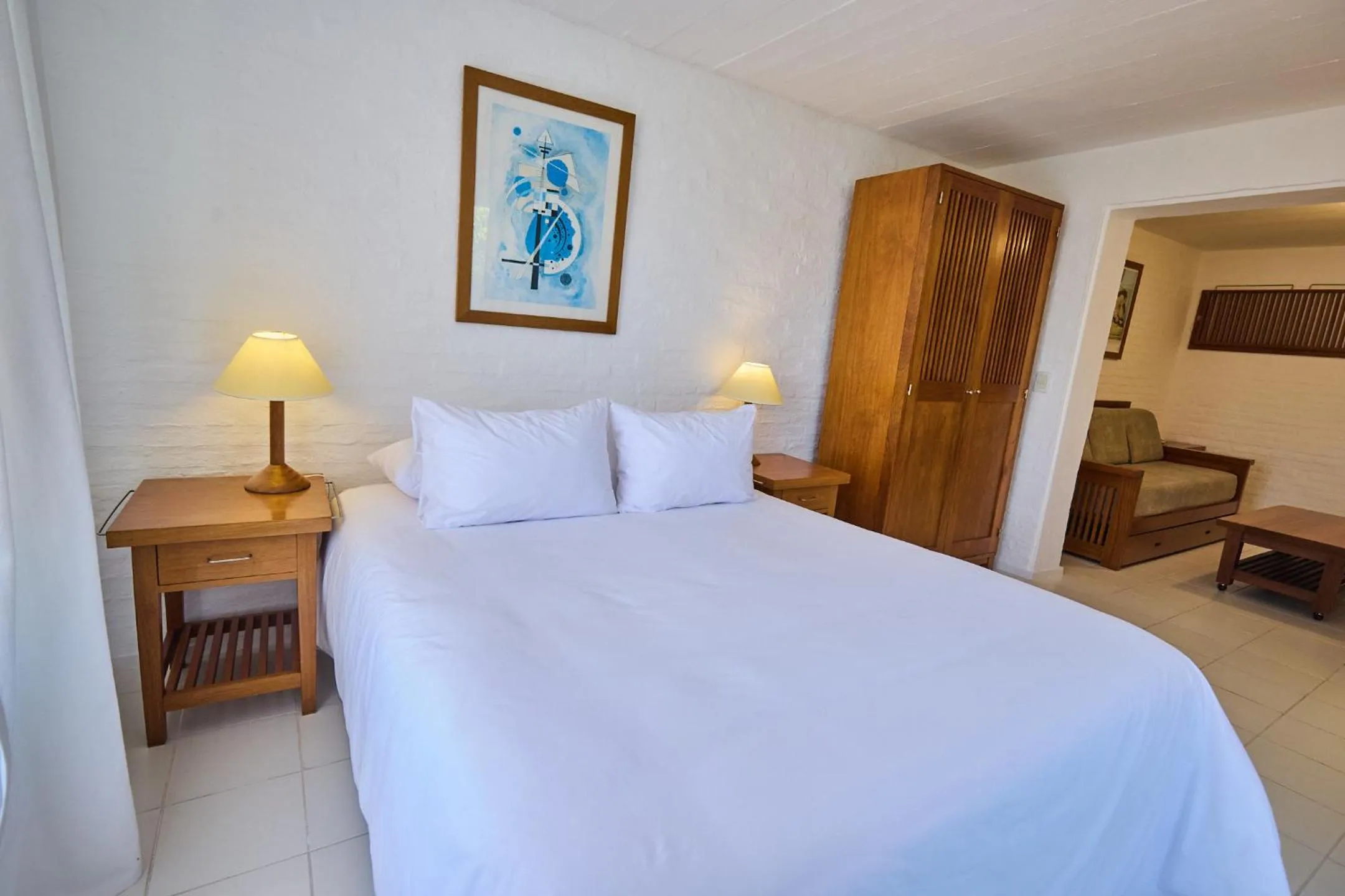 Bed in Hotel Las Olas Resort