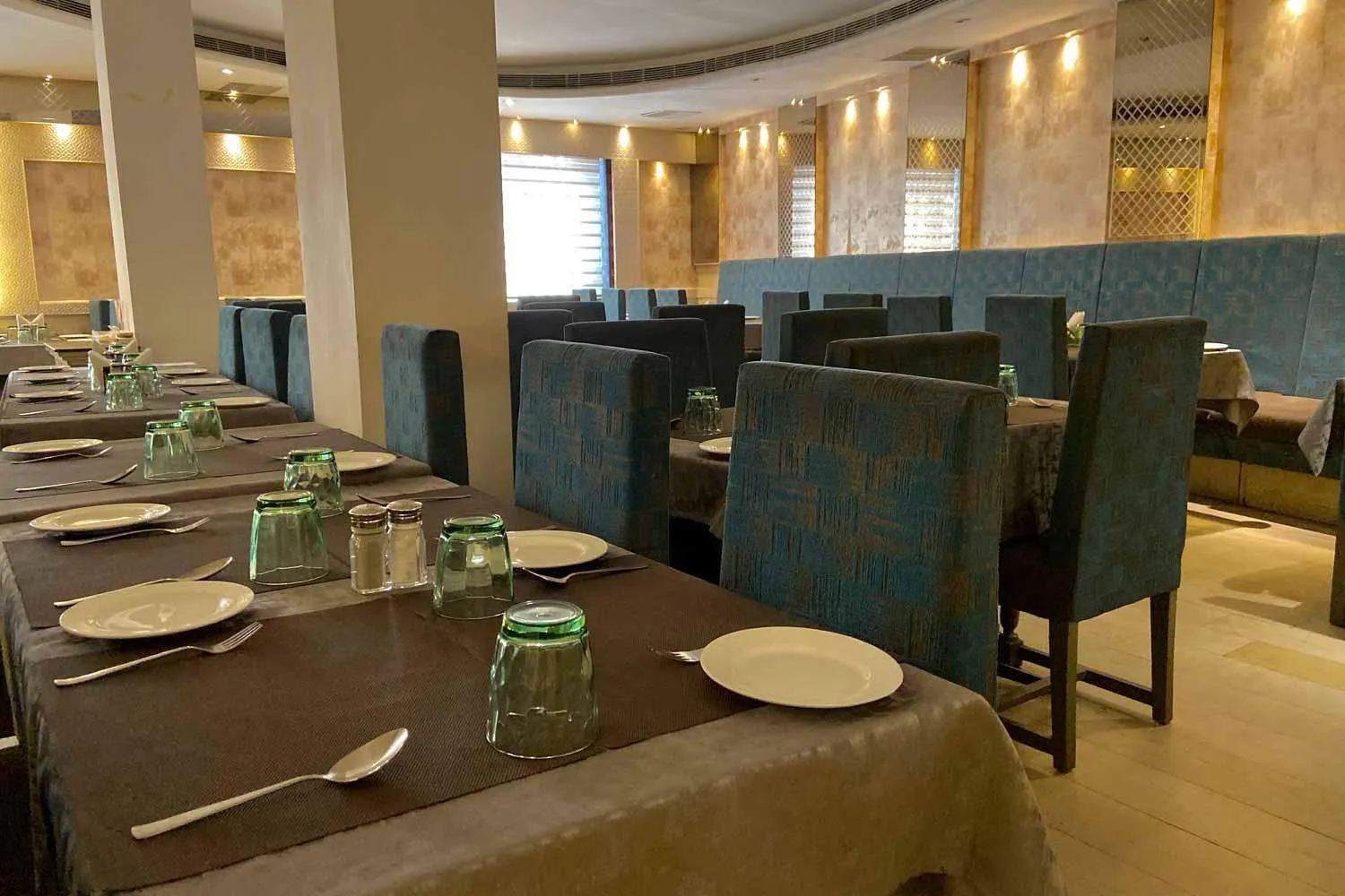 Status Business Hotel - Naveen Market