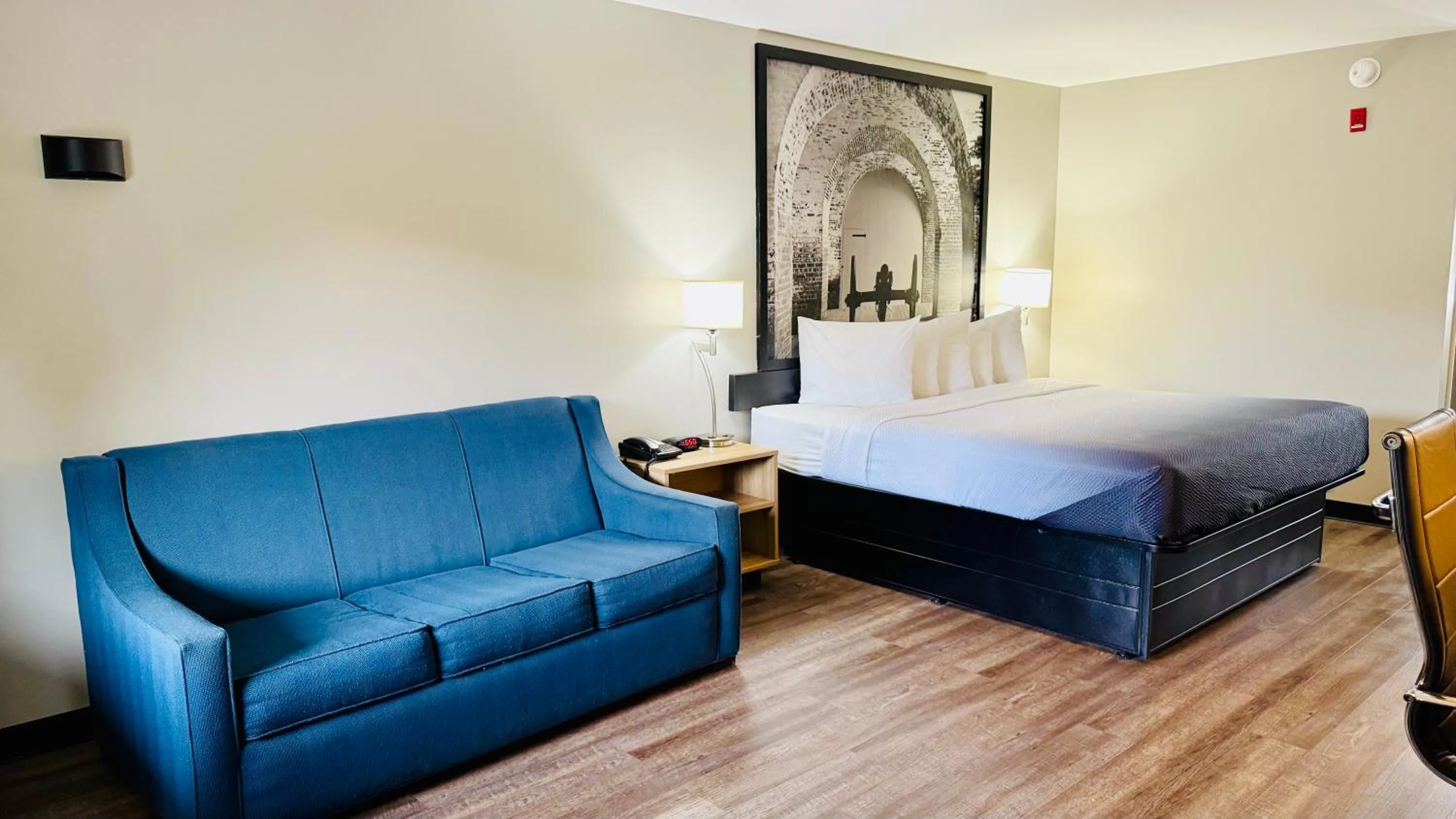 Bedroom, Bed in Super 8 by Wyndham Ft. Oglethorpe GA/Chatt TN Area