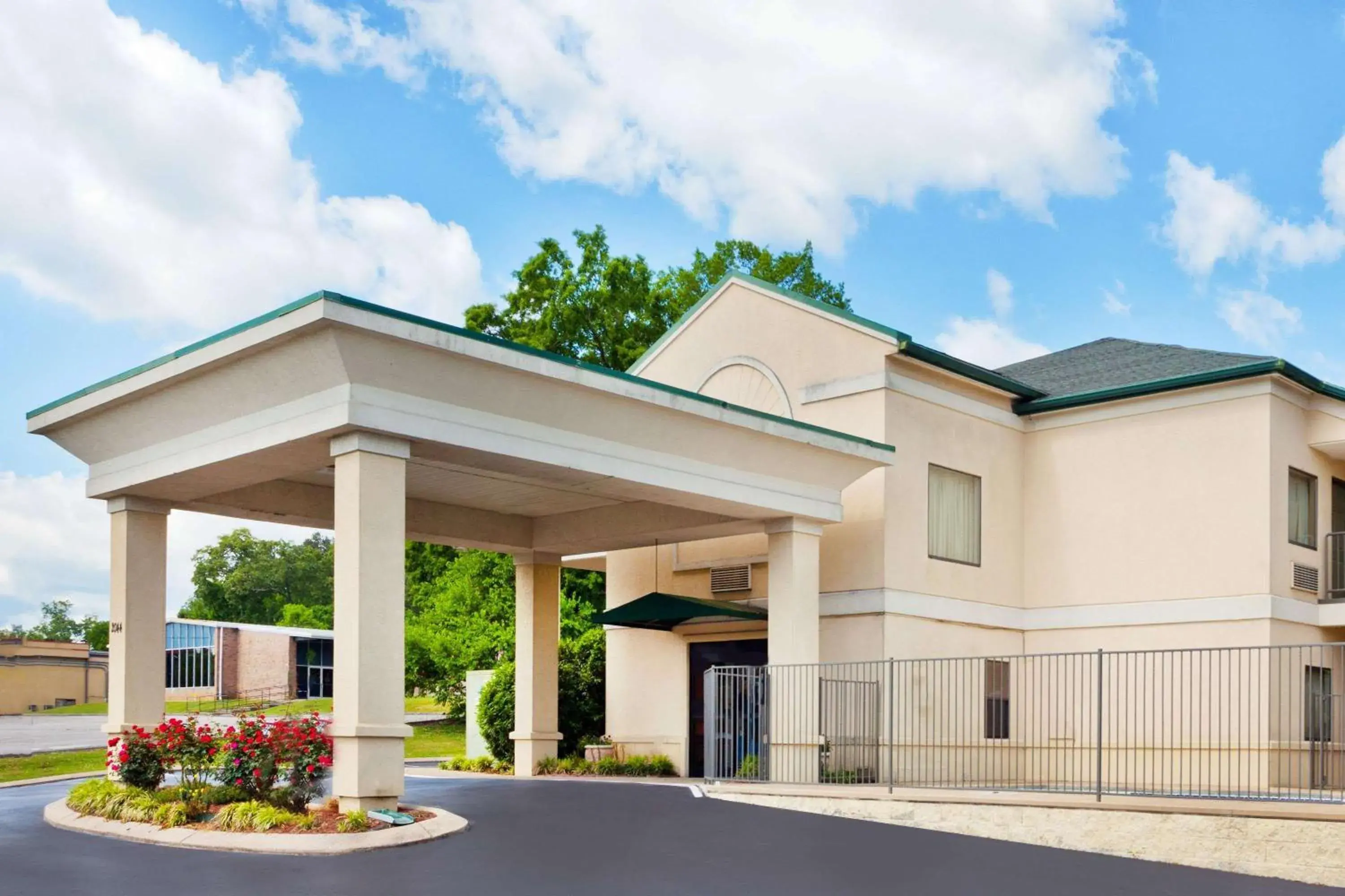Property building in Super 8 by Wyndham Ft. Oglethorpe GA/Chatt TN Area Property building in Super 8 by Wyndham Ft. Oglethorpe GA/Chatt TN Area