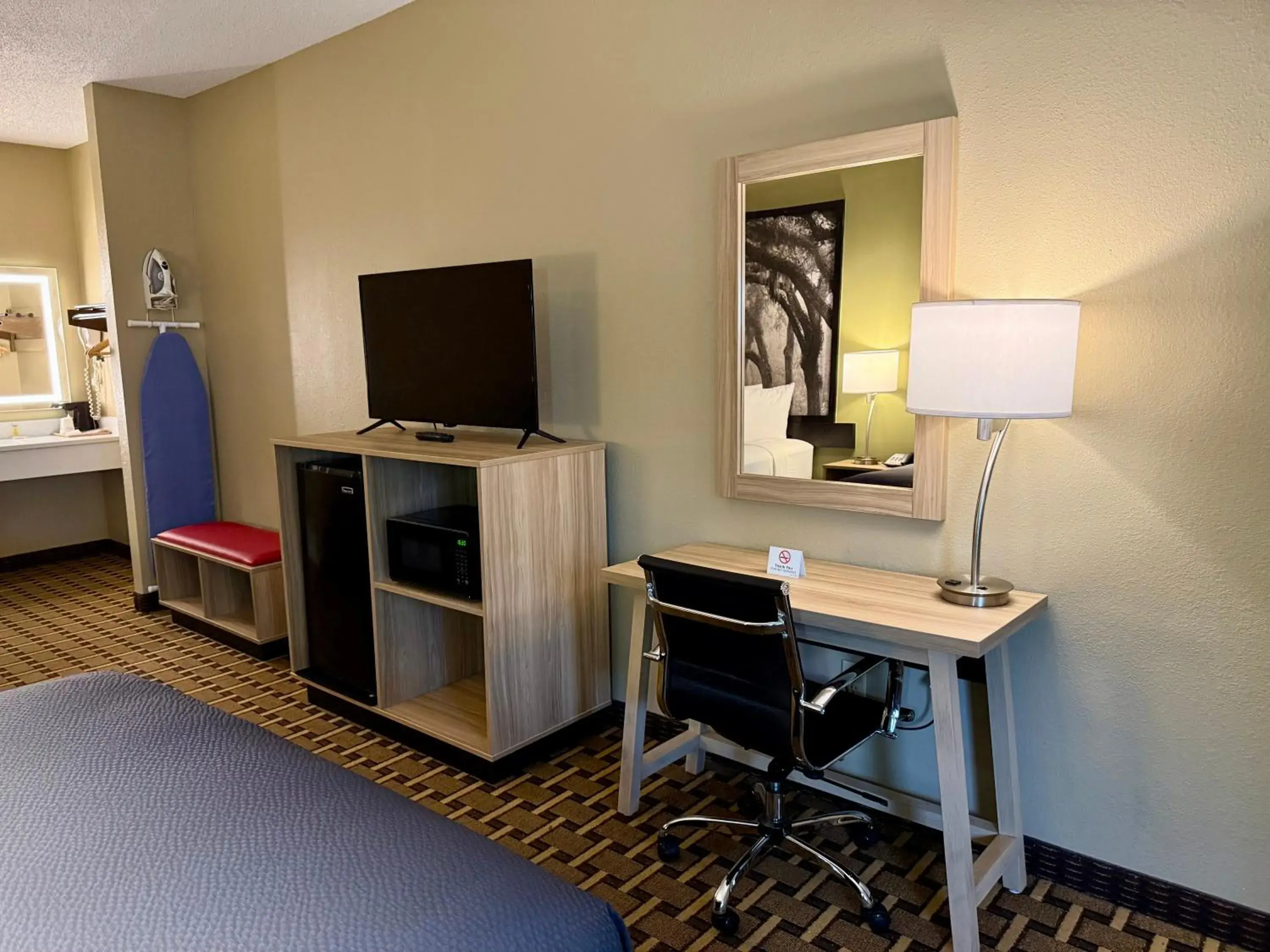 Bed in Super 8 by Wyndham Ft. Oglethorpe GA/Chatt TN Area Bed in Super 8 by Wyndham Ft. Oglethorpe GA/Chatt TN Area