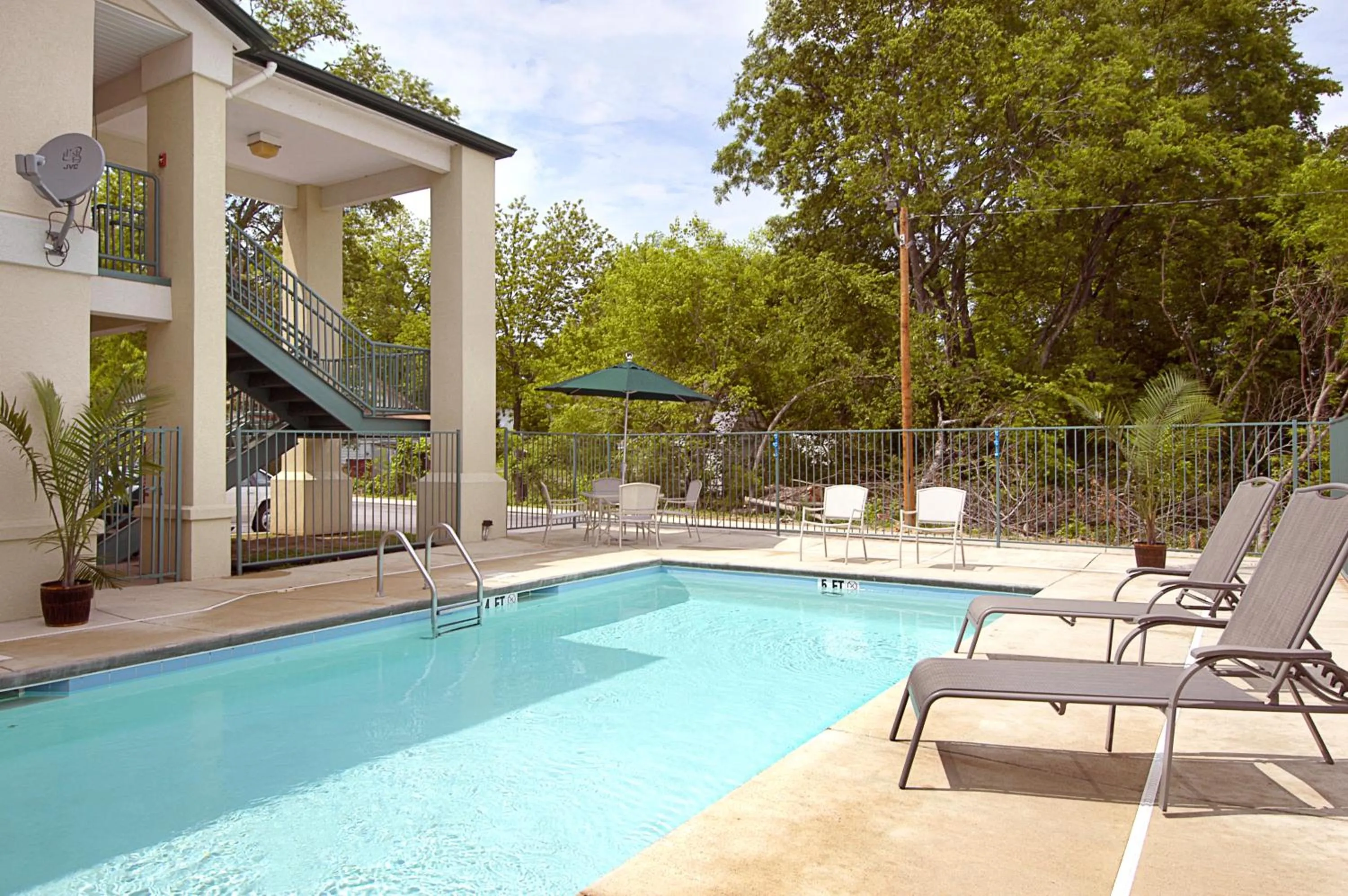 Swimming pool in Super 8 by Wyndham Ft. Oglethorpe GA/Chatt TN Area