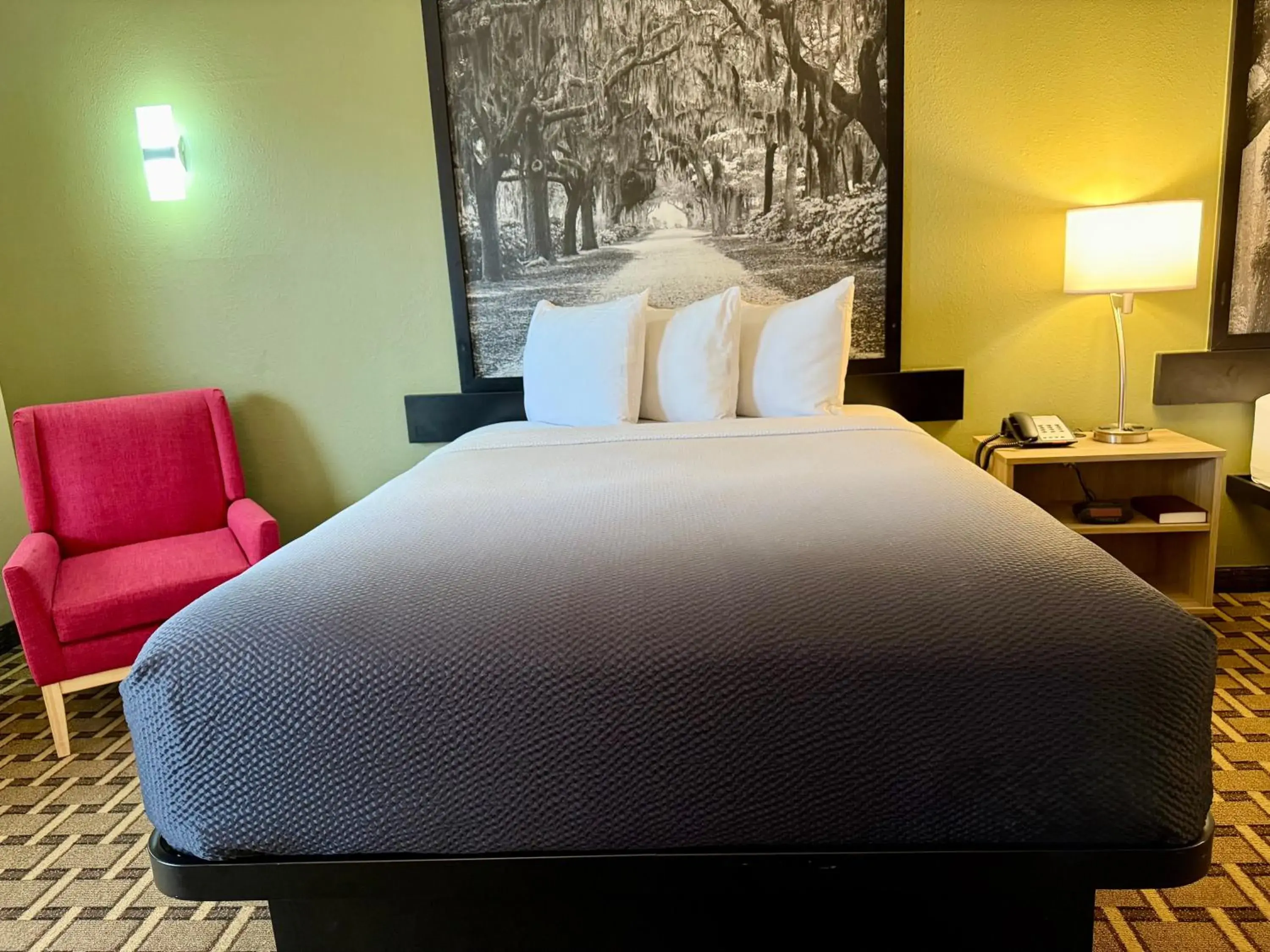 Bed in Super 8 by Wyndham Ft. Oglethorpe GA/Chatt TN Area Bed in Super 8 by Wyndham Ft. Oglethorpe GA/Chatt TN Area