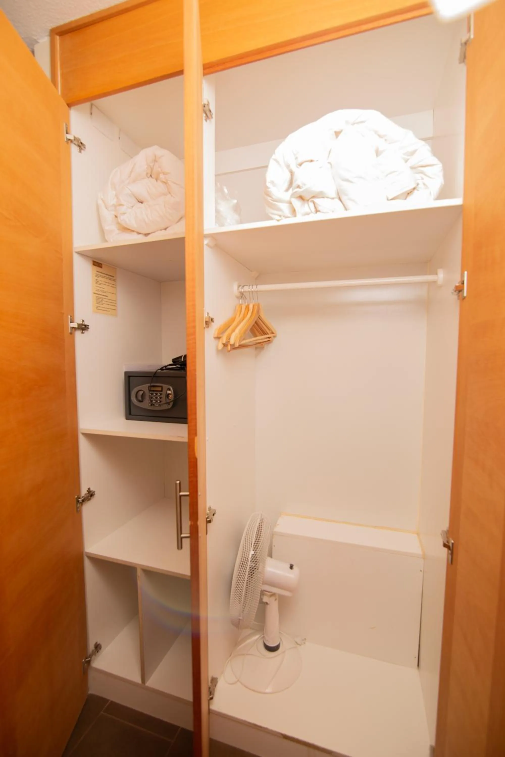 wardrobe in Vientos del Sur