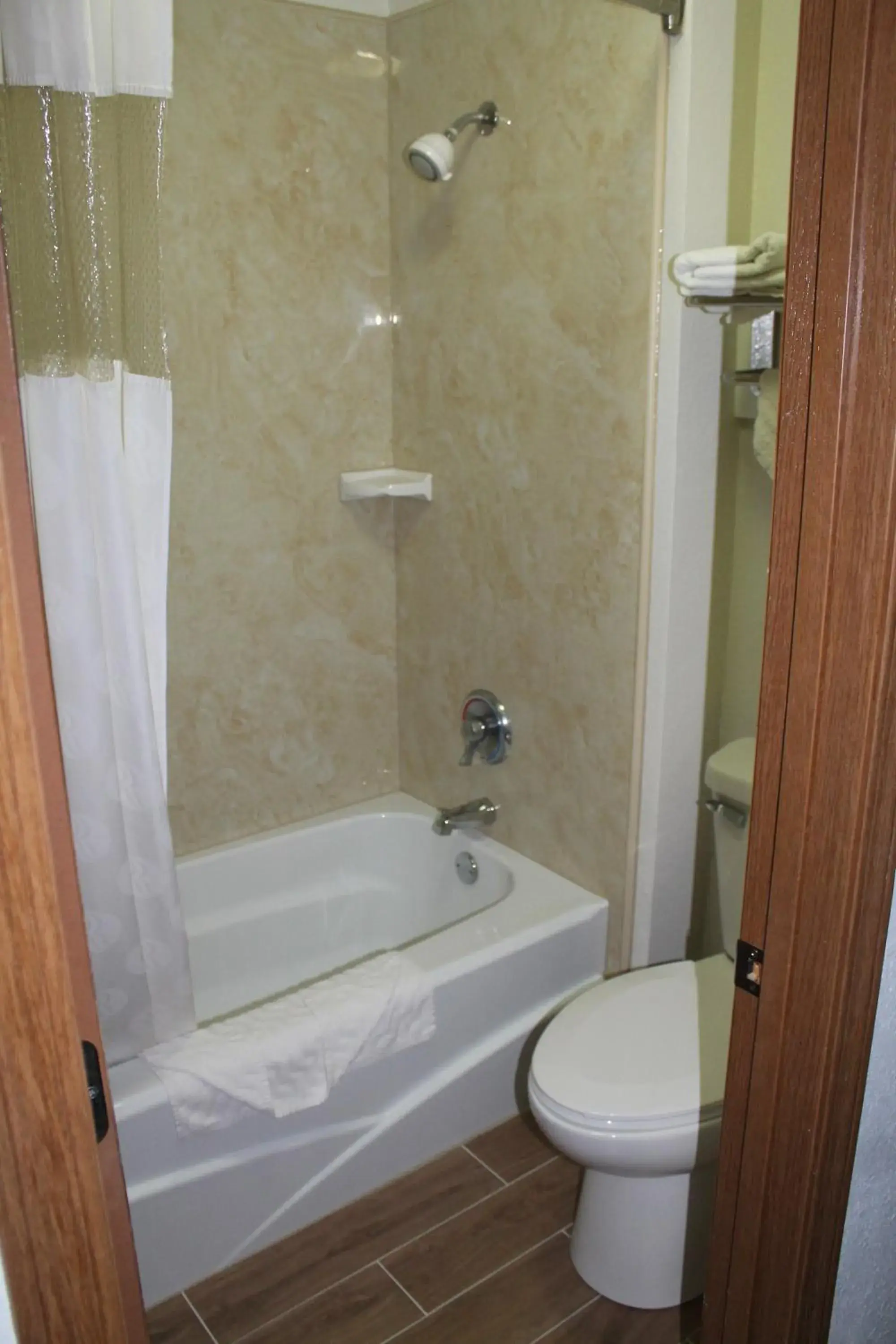 Queen Room with Two Queen Beds - Non-Smoking in Columbus Inn Queen Room with Two Queen Beds - Non-Smoking in Columbus Inn