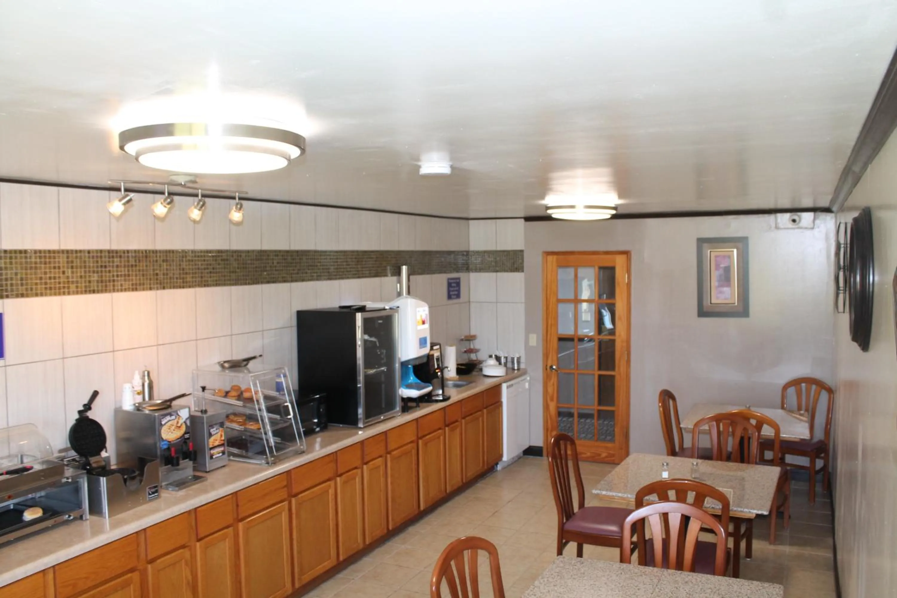 Continental breakfast in Columbus Inn