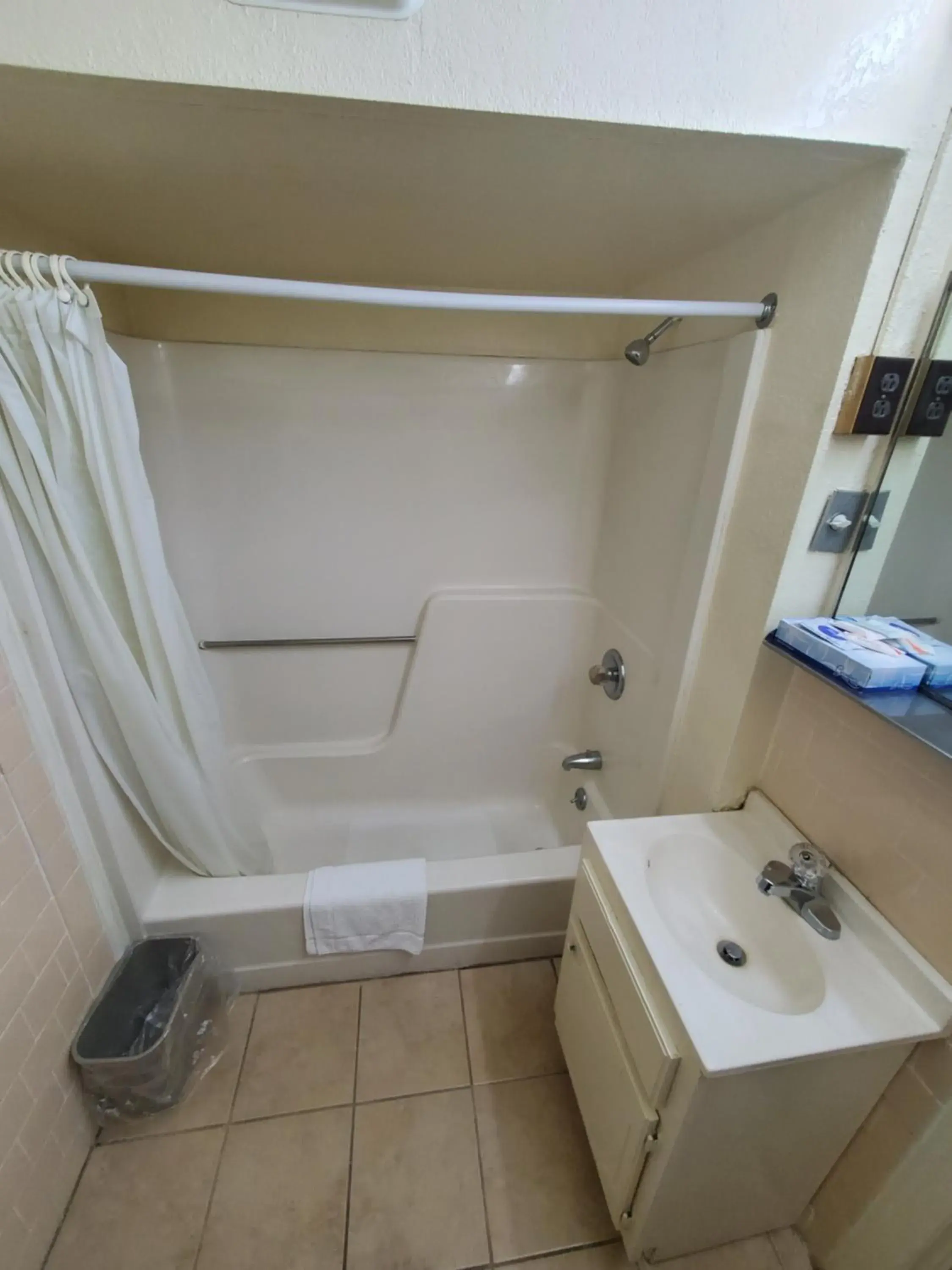 Standard King Room - Non-Smoking in Relax Inn Standard King Room - Non-Smoking in Relax Inn