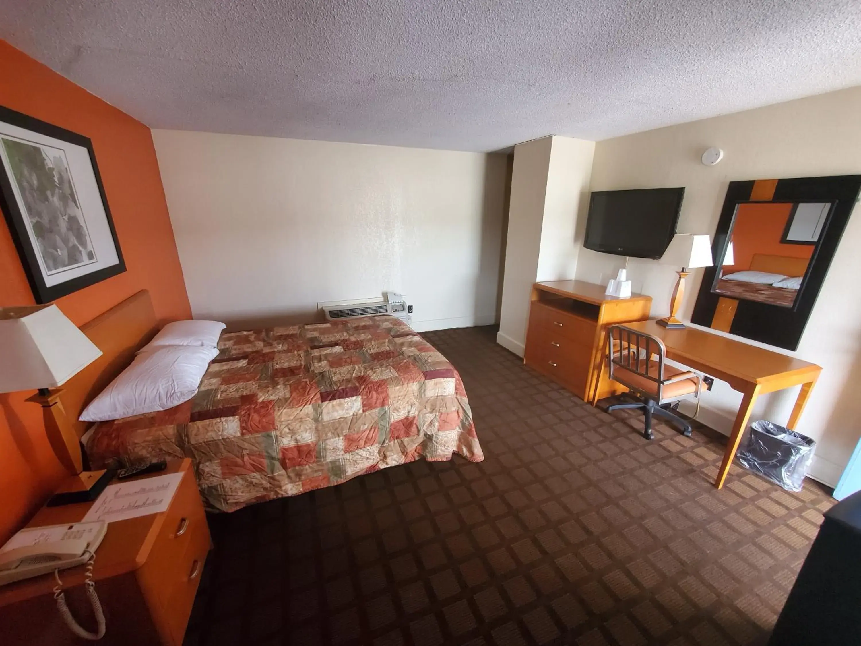 Queen Room - Non-Smoking in Relax Inn Queen Room - Non-Smoking in Relax Inn