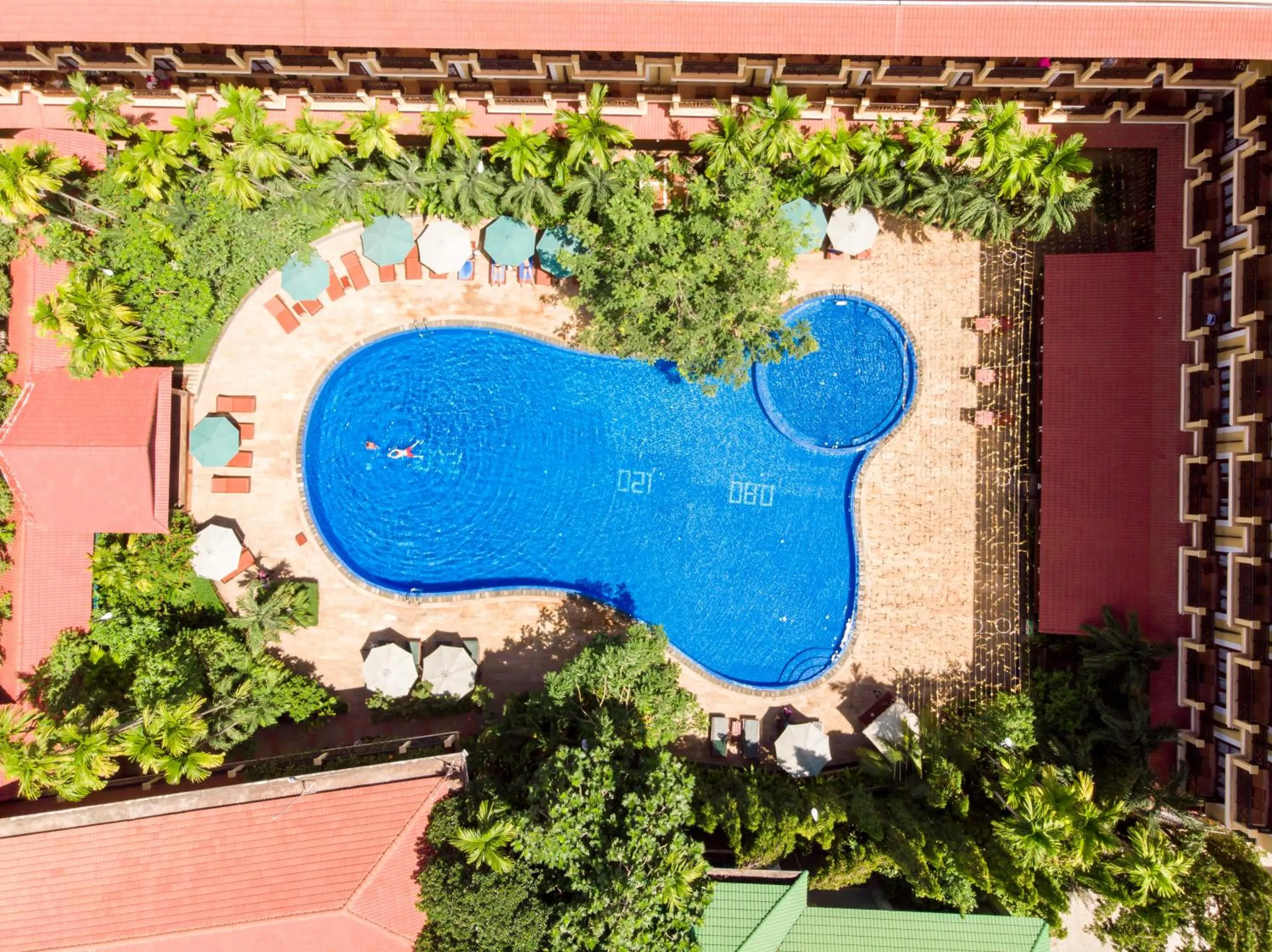Swimming pool in Angkor Paradise Hotel