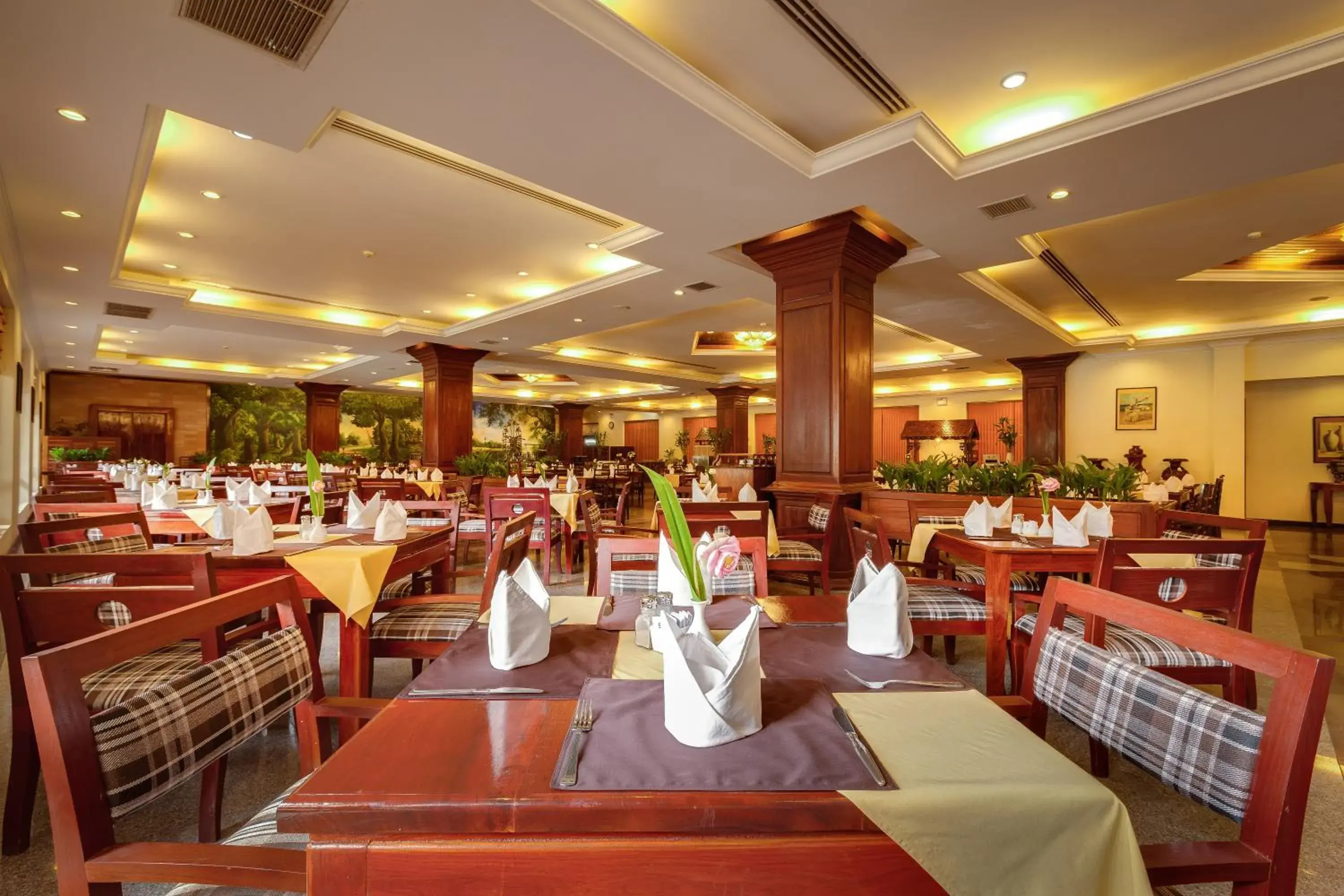 Restaurant/Places to Eat in Angkor Paradise Hotel