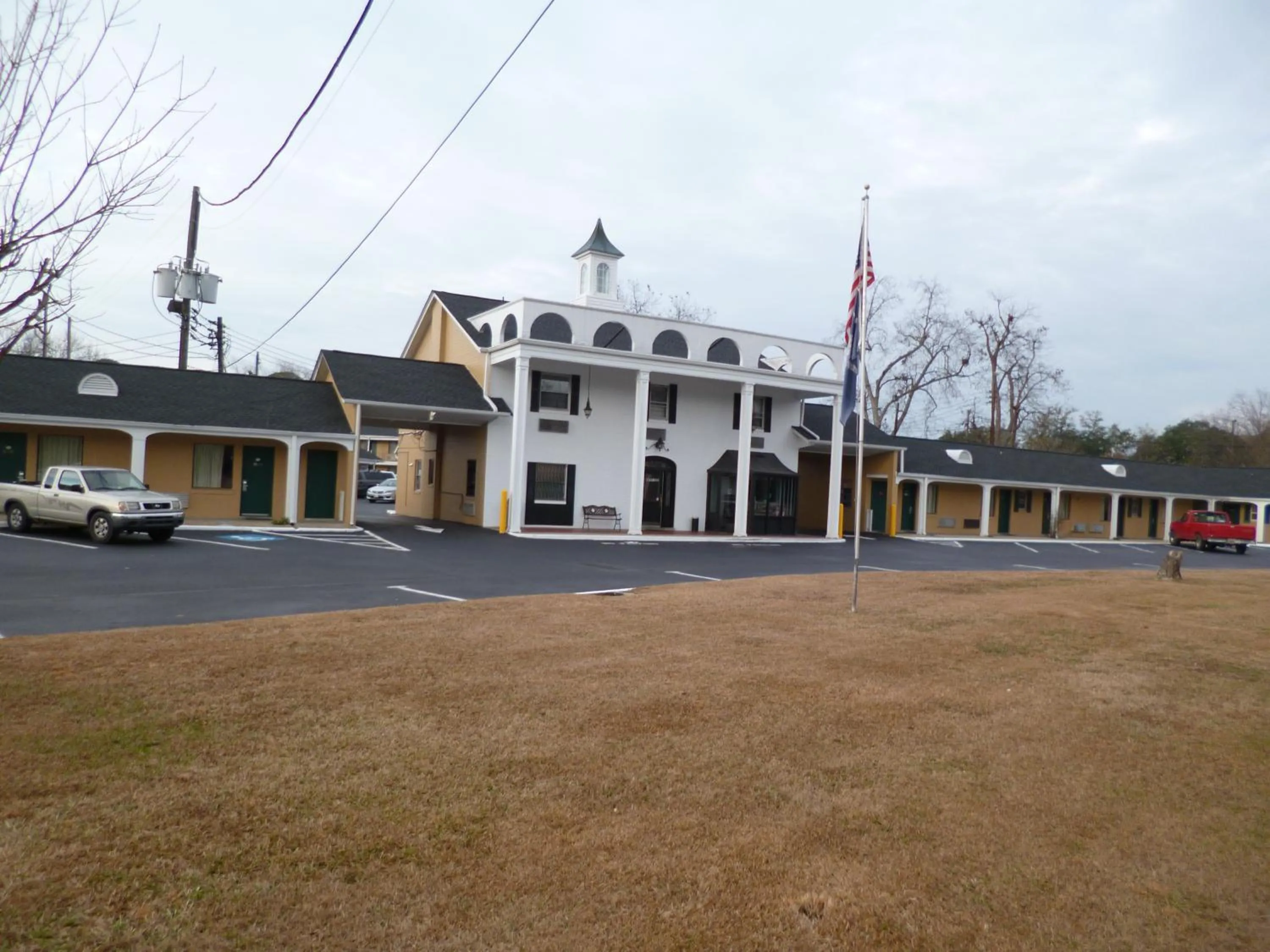 Facade/entrance in Mount Vernon Inn