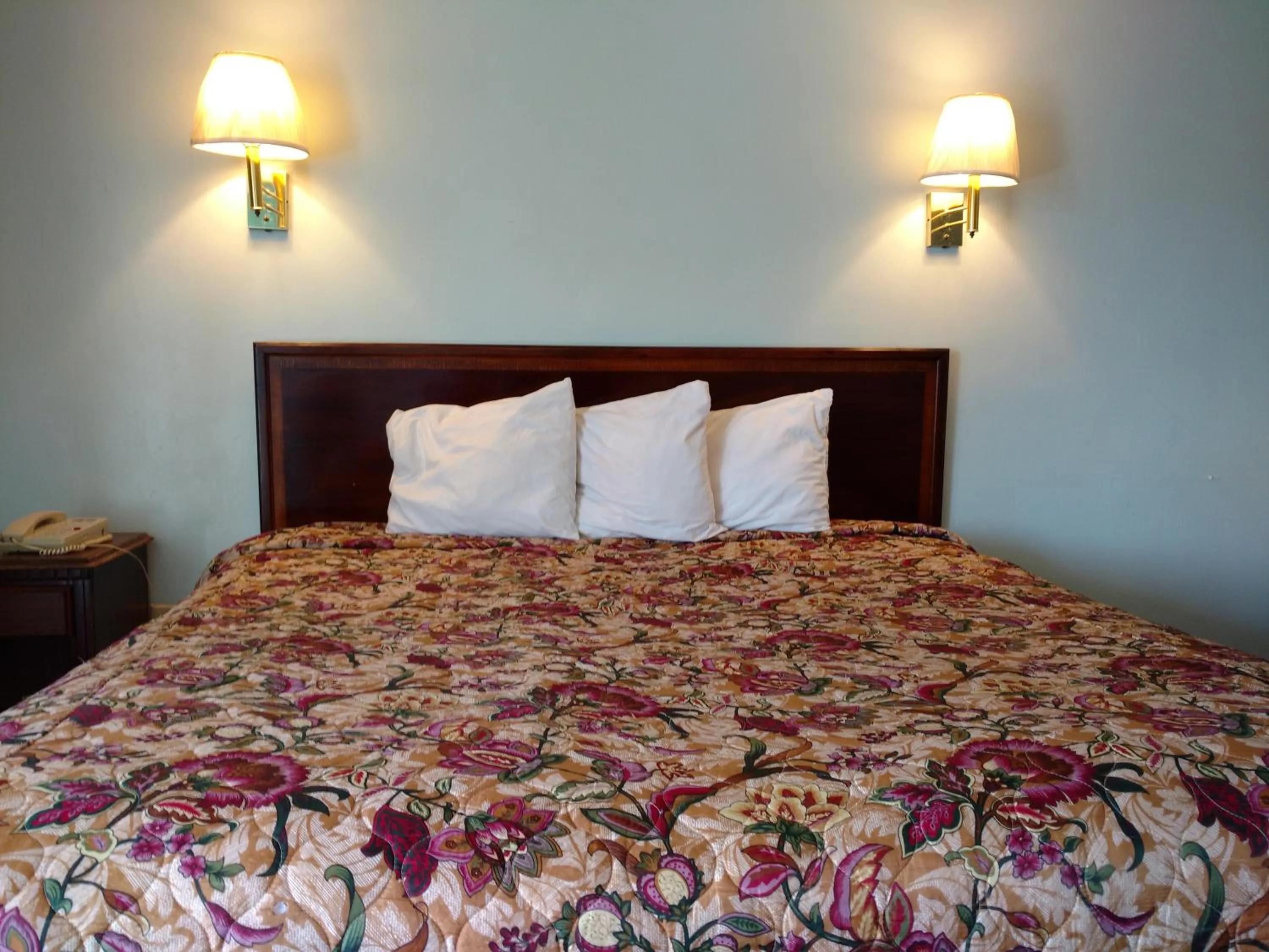 Bed in Mount Vernon Inn