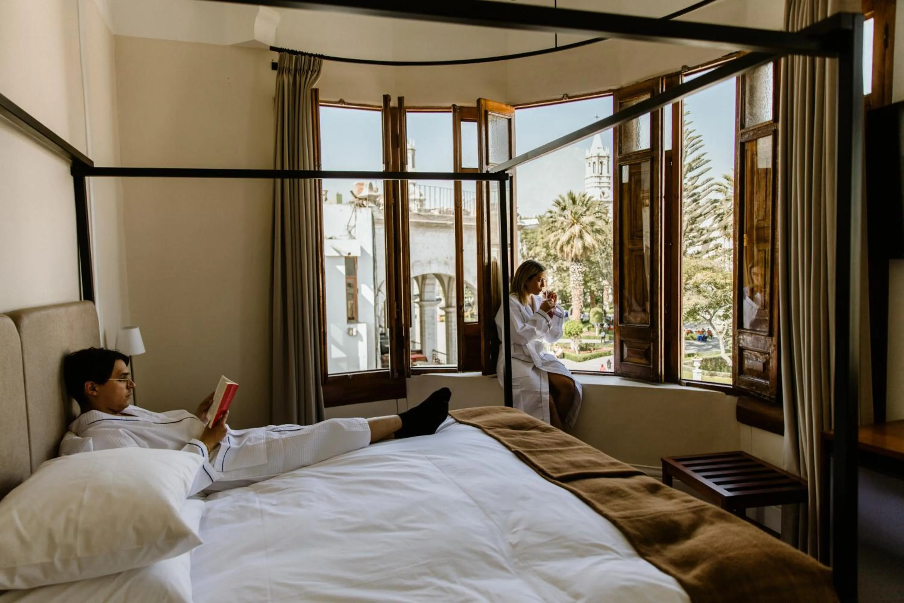 Photo of the whole room, Bed in Plaza Central