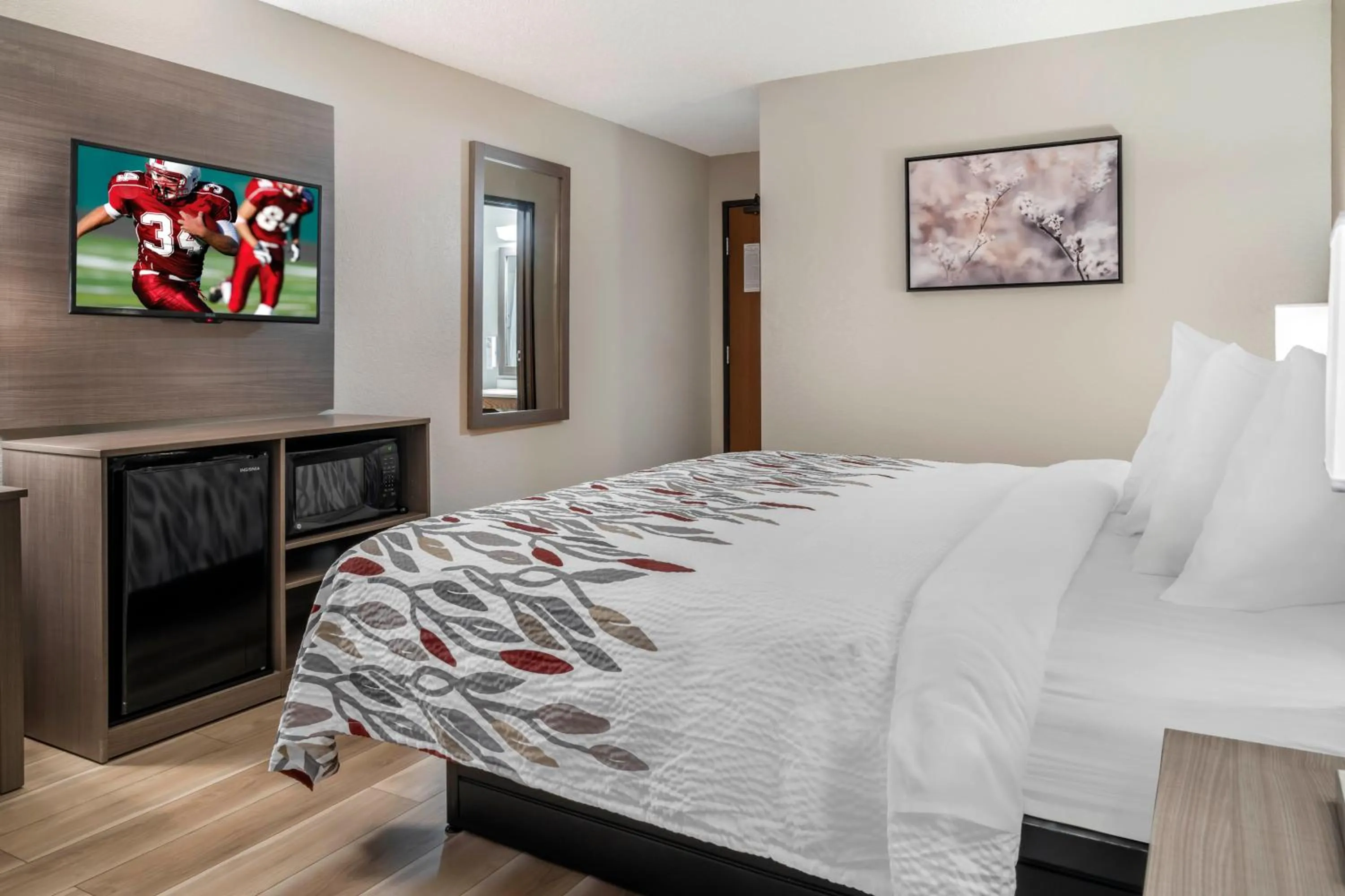 Bed in Red Roof Inn Queensbury