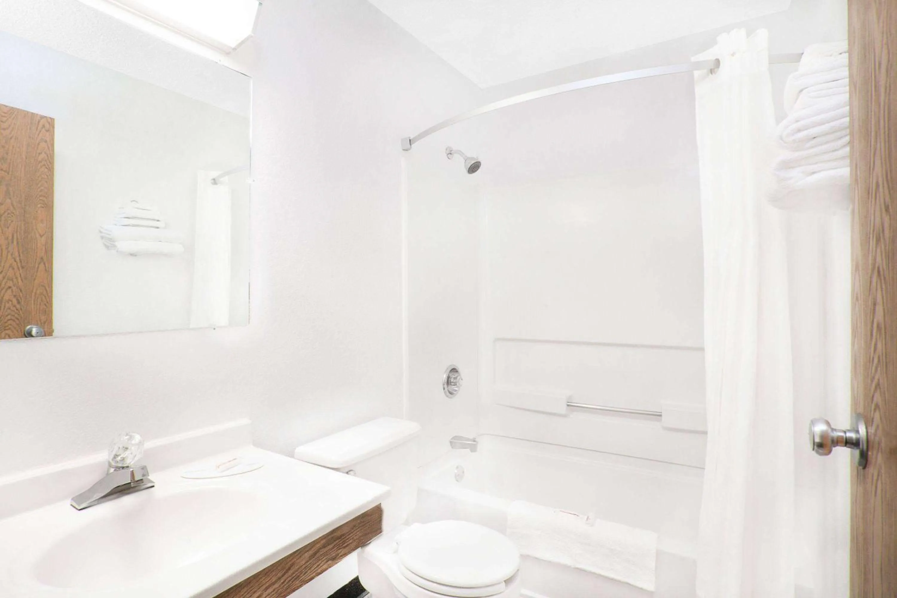 TV and multimedia in Super 8 by Wyndham Queensbury Glens Falls