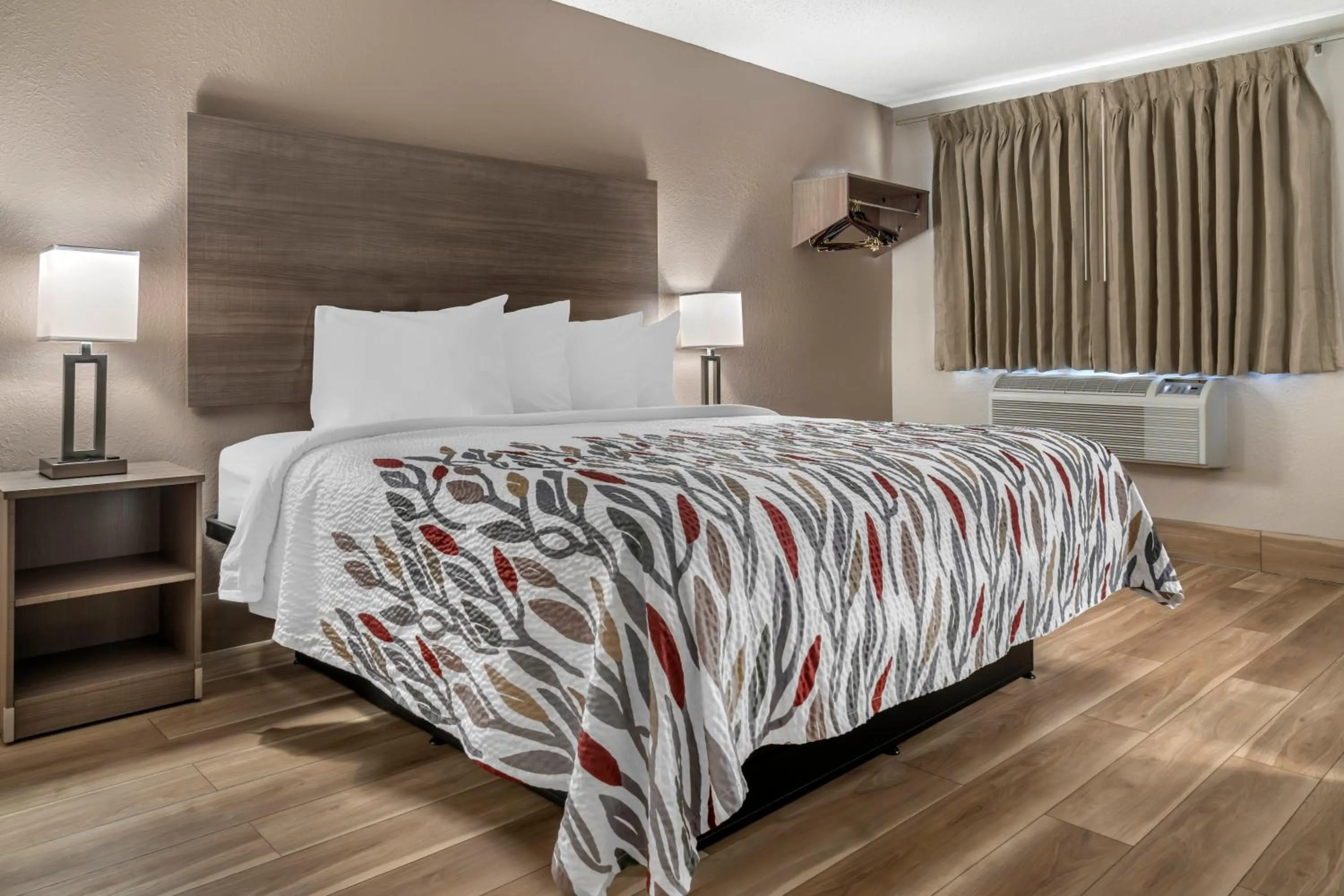 Bed in Red Roof Inn Queensbury