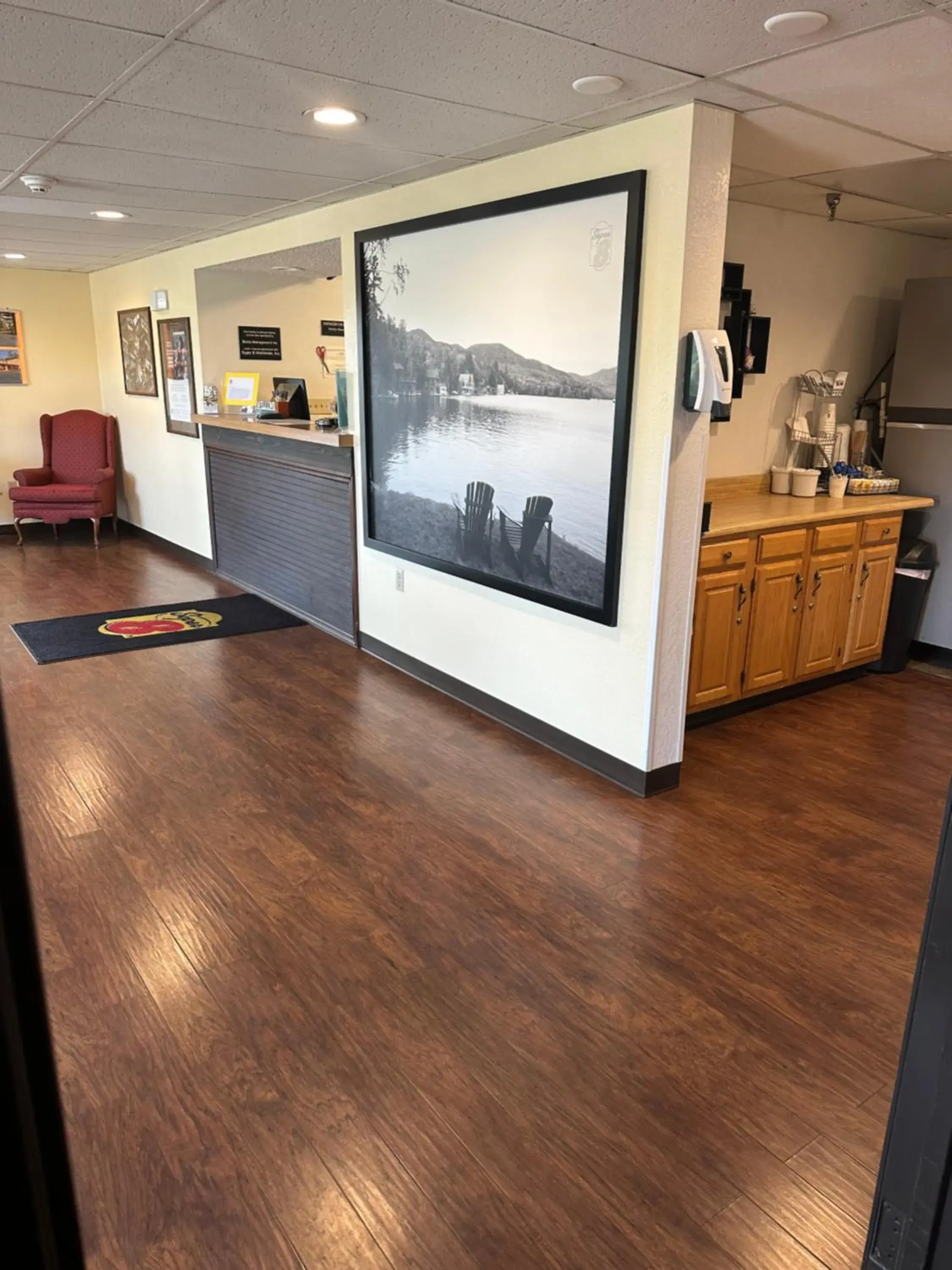 Lobby or reception in Super 8 by Wyndham Queensbury Glens Falls Lobby or reception in Super 8 by Wyndham Queensbury Glens Falls