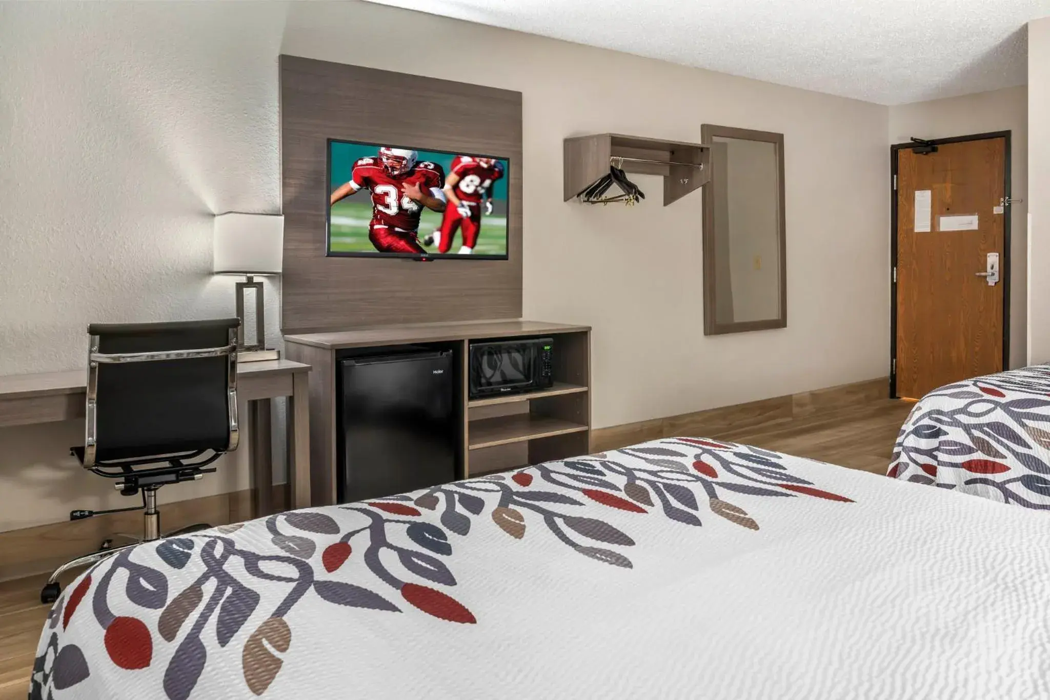 Photo of the whole room, Bed in Red Roof Inn Queensbury Photo of the whole room, Bed in Red Roof Inn Queensbury