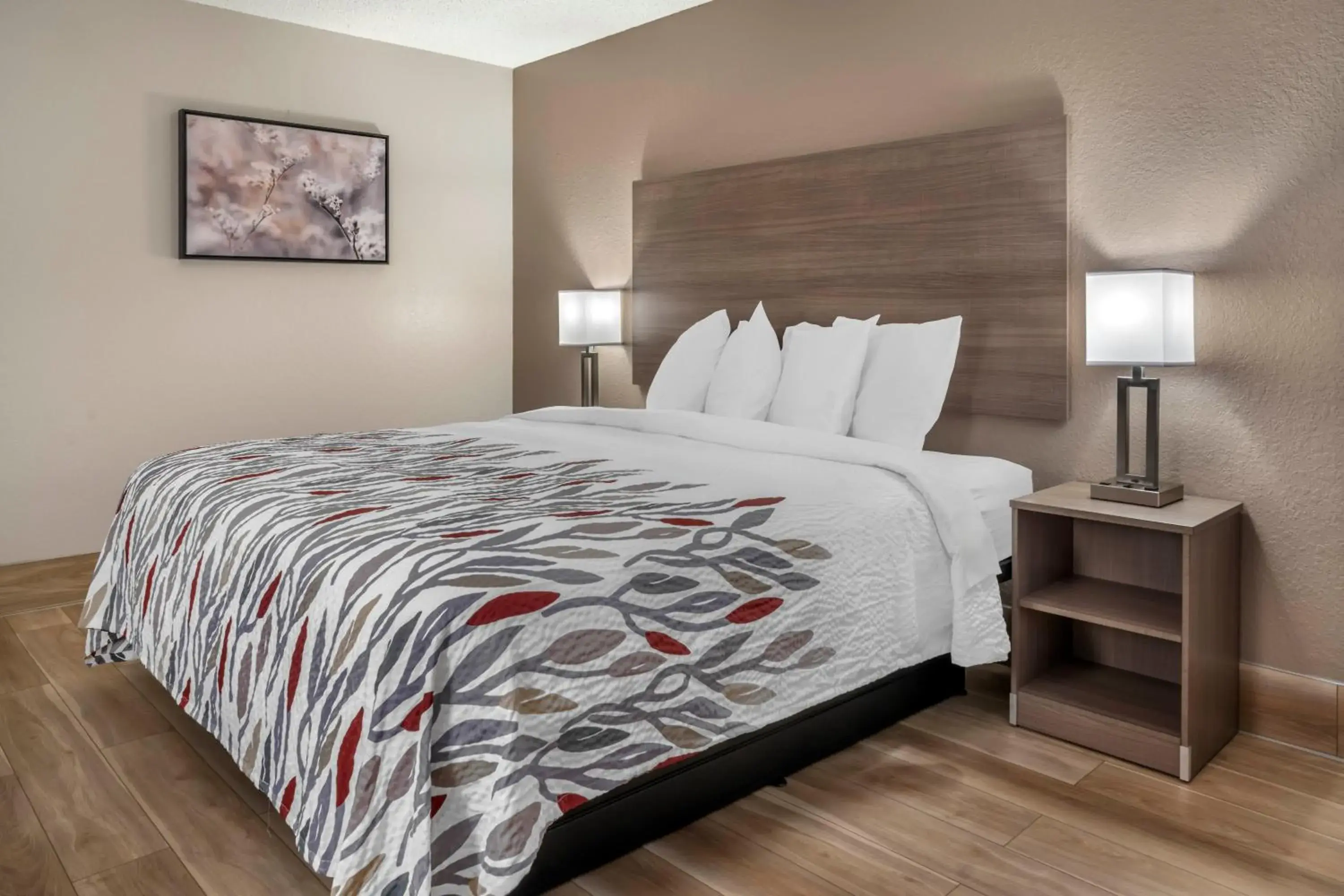 Bed in Red Roof Inn Queensbury Bed in Red Roof Inn Queensbury