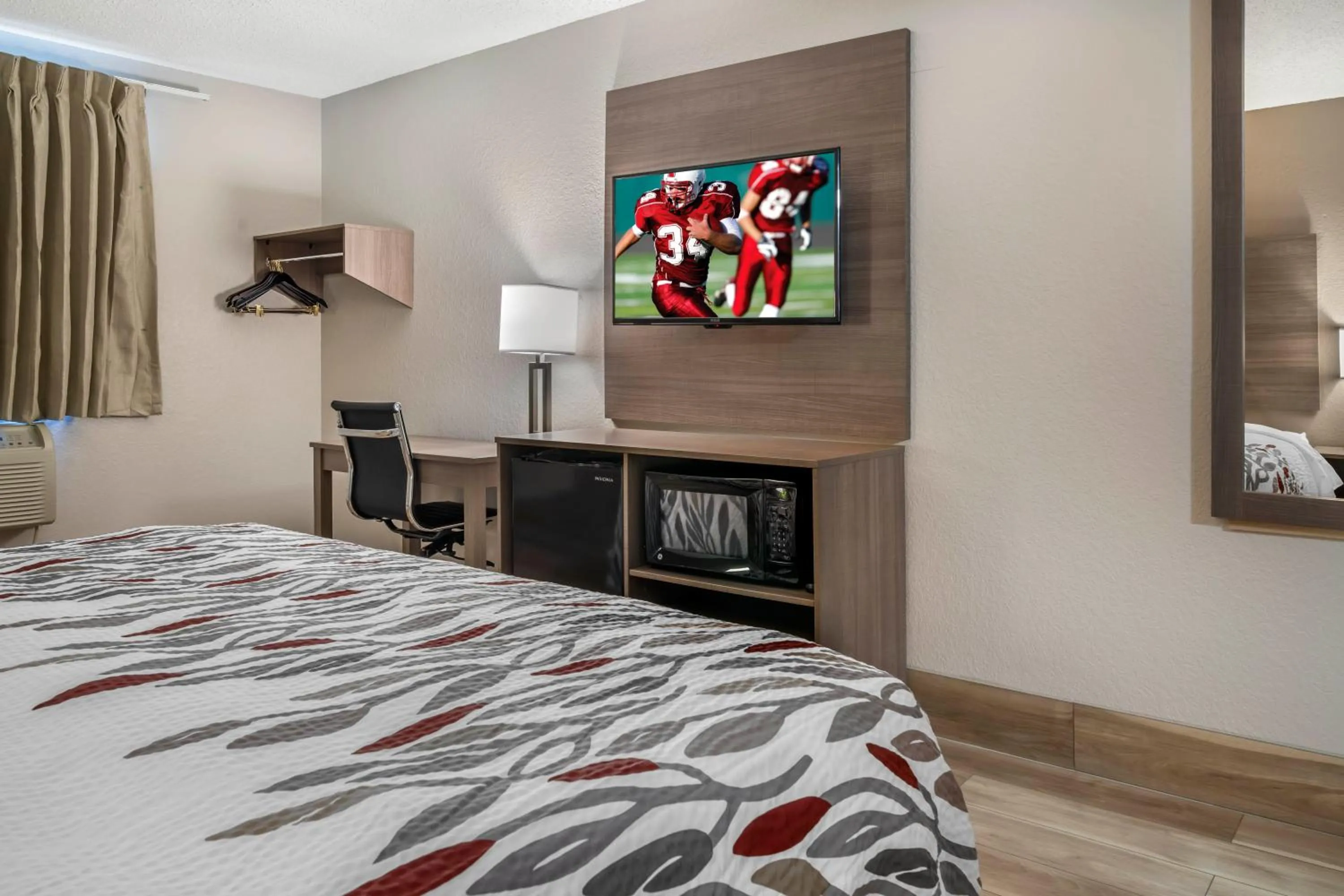 View (from property/room), Bed in Red Roof Inn Queensbury