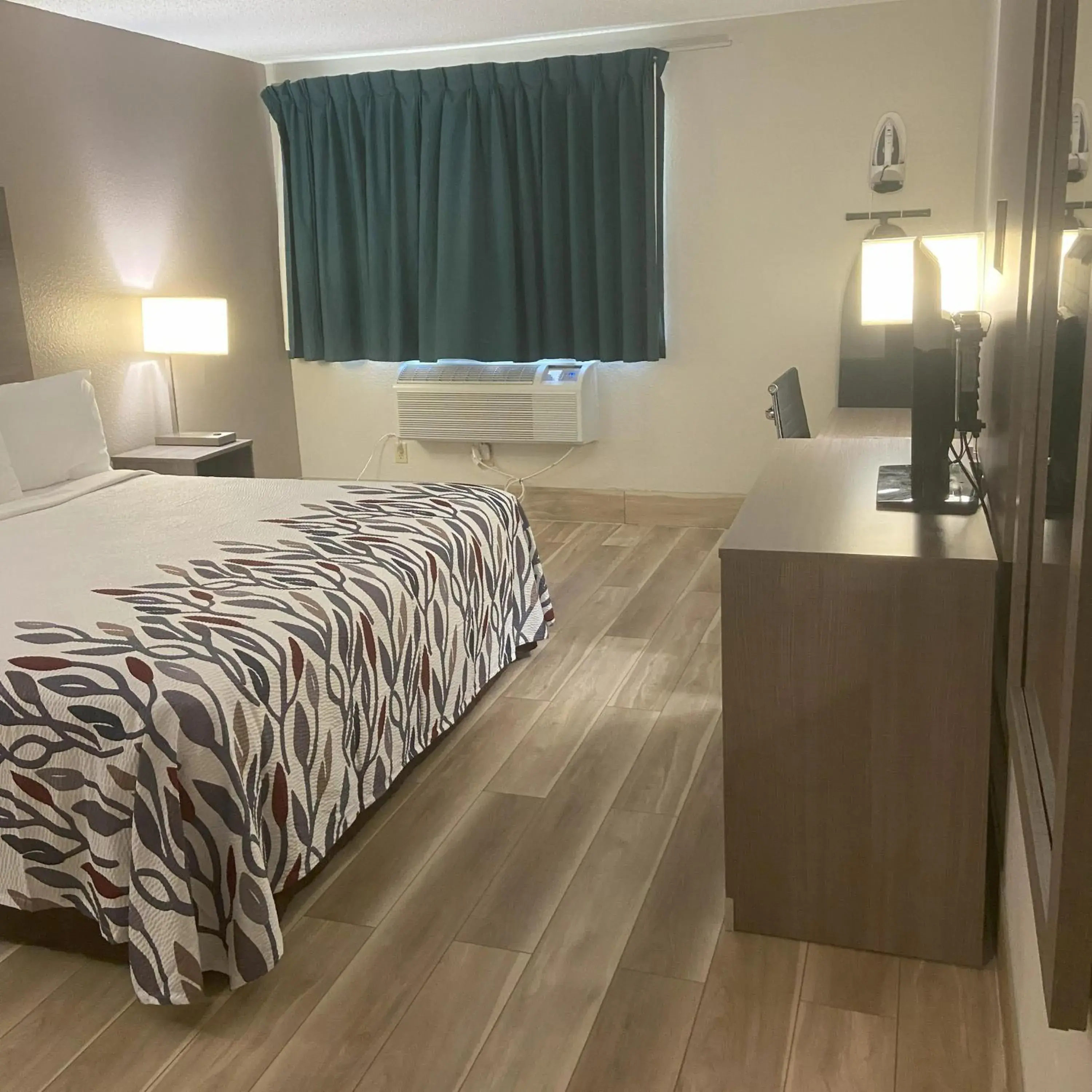 Photo of the whole room, Bed in Red Roof Inn Queensbury Photo of the whole room, Bed in Red Roof Inn Queensbury