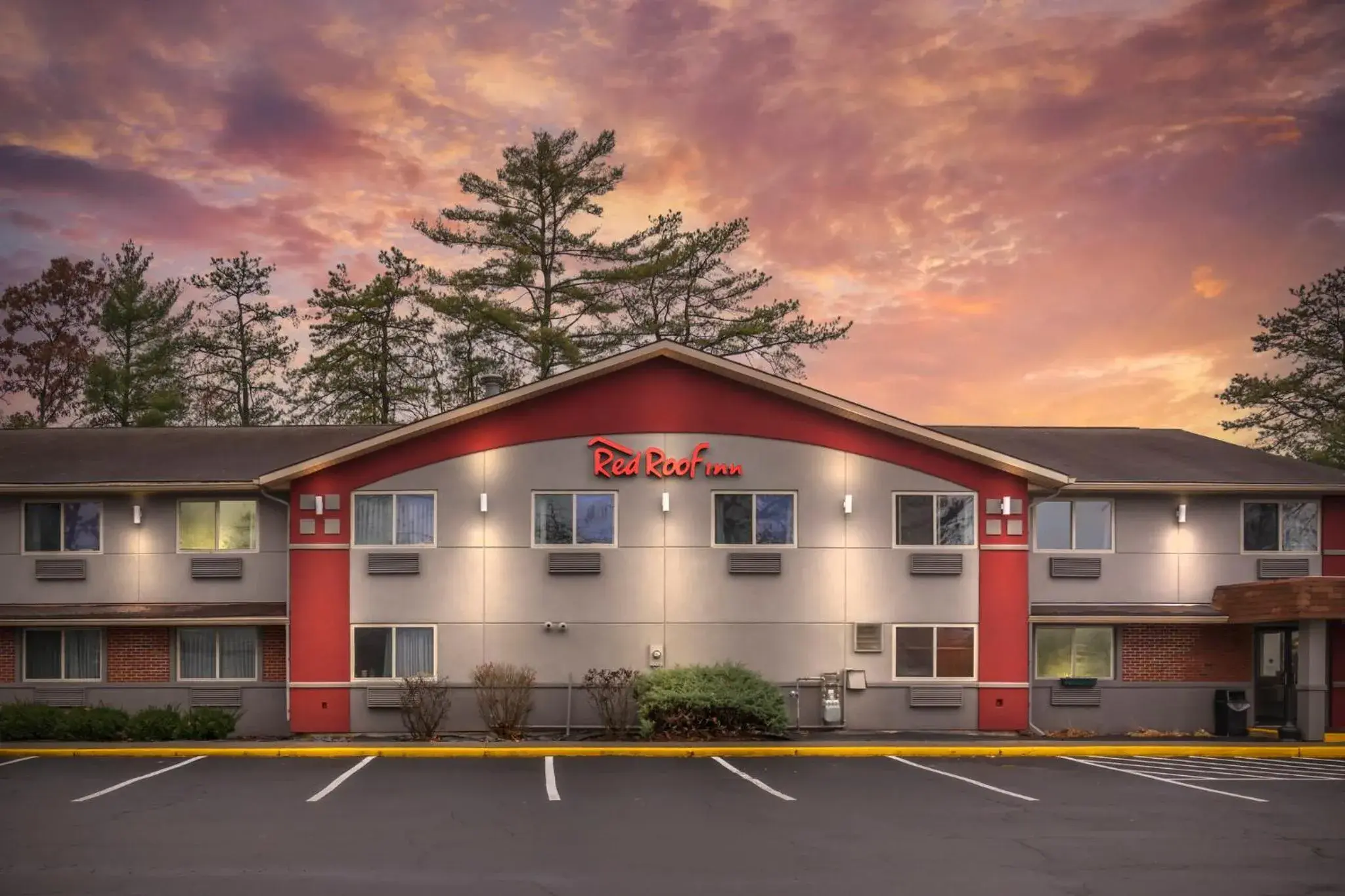 Property building in Red Roof Inn Queensbury Property building in Red Roof Inn Queensbury