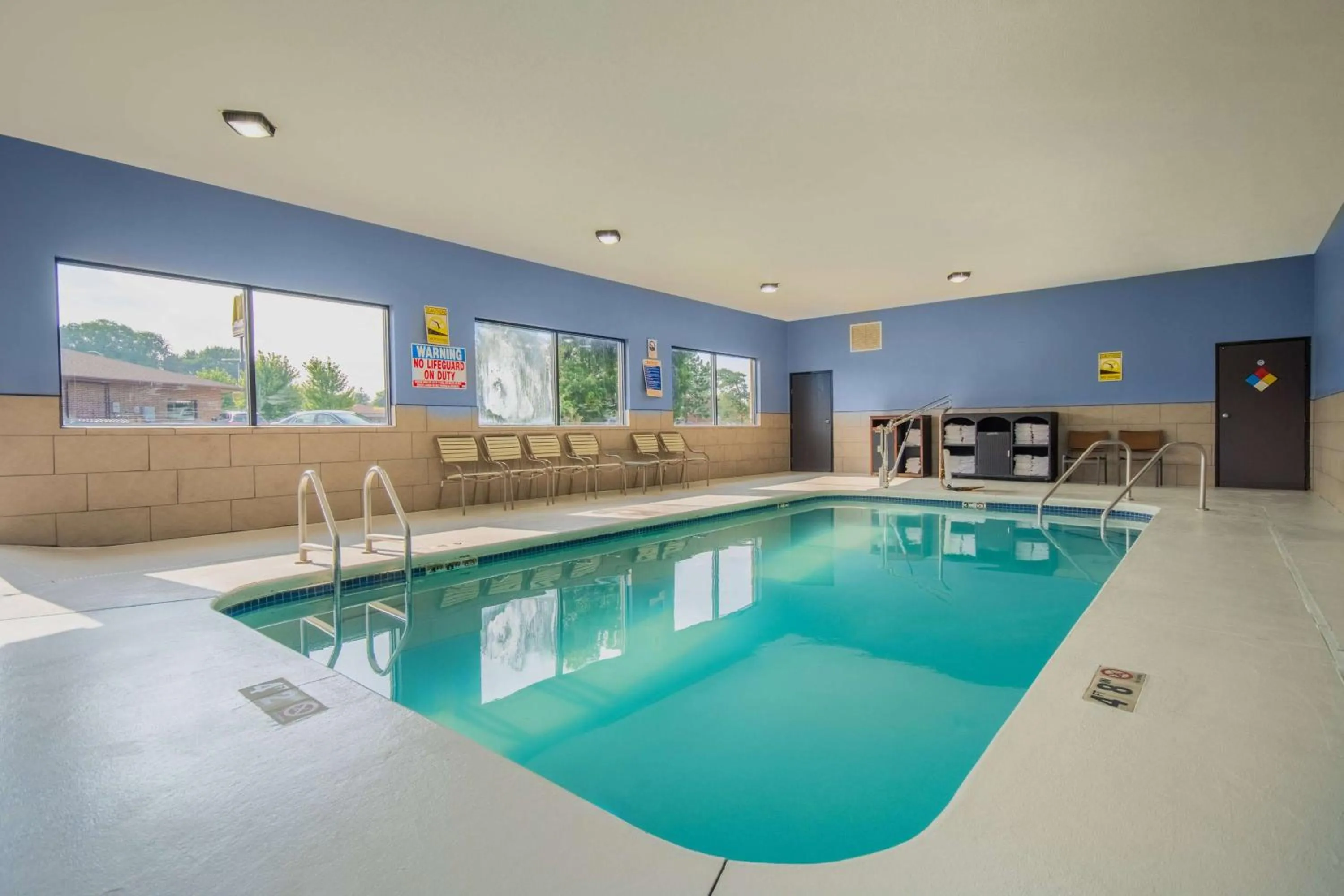 Swimming pool in Days Inn & Suites by Wyndham Waterloo