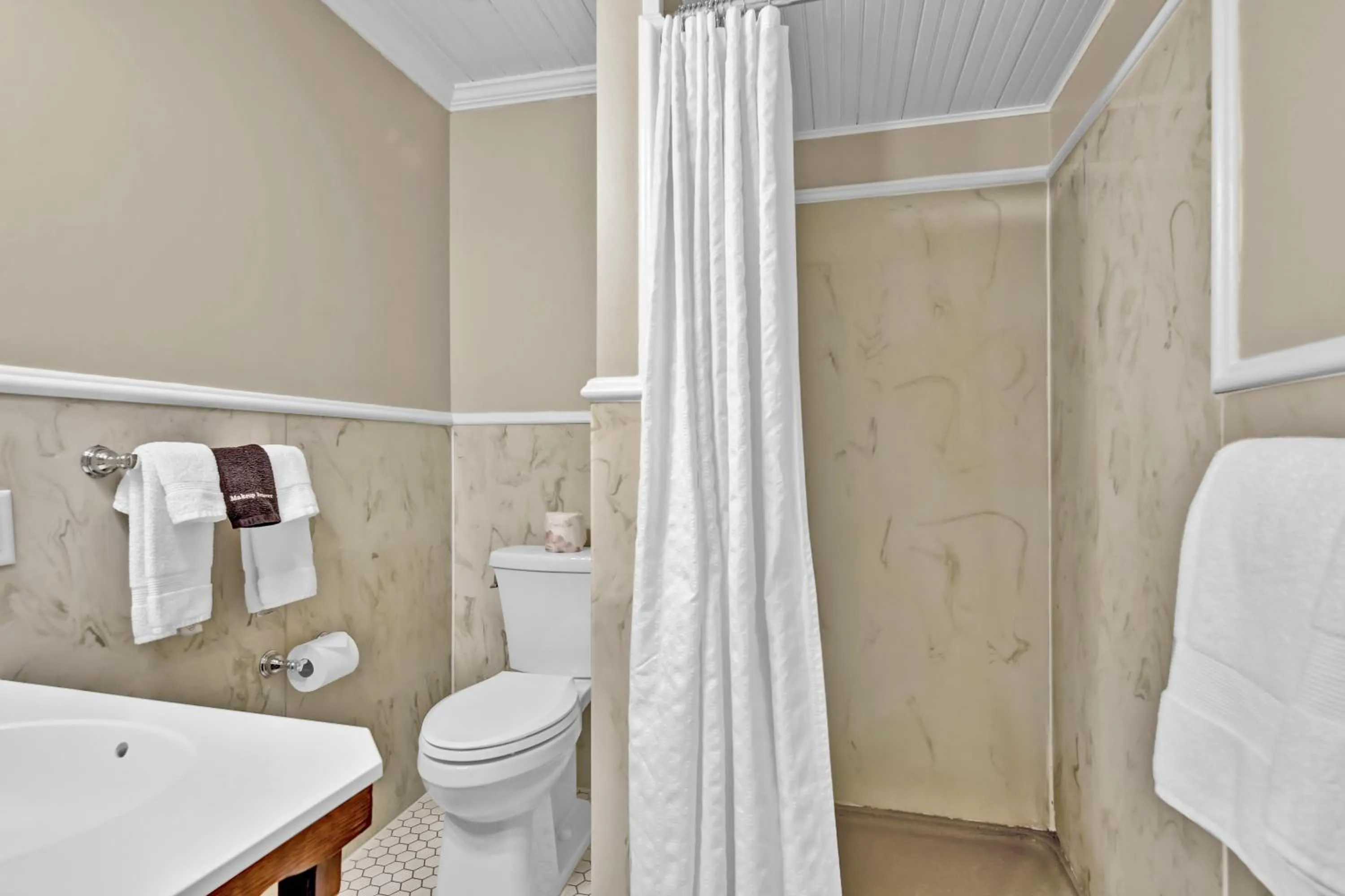 Bathroom in St James Hotel