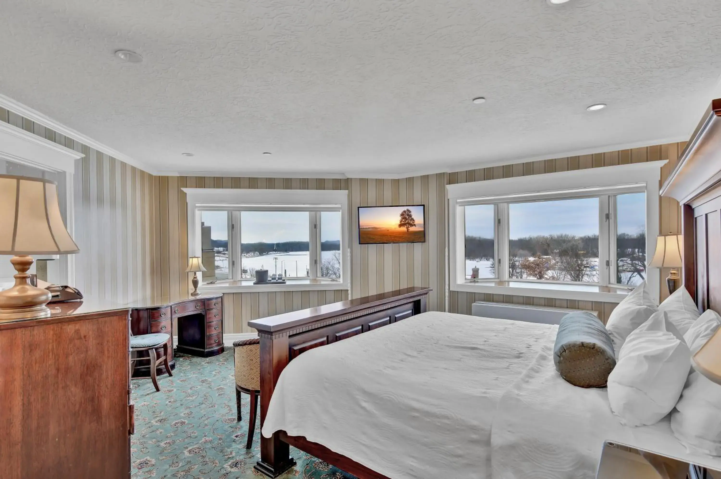 Deluxe King Suite in St James Hotel Deluxe King Suite in St James Hotel