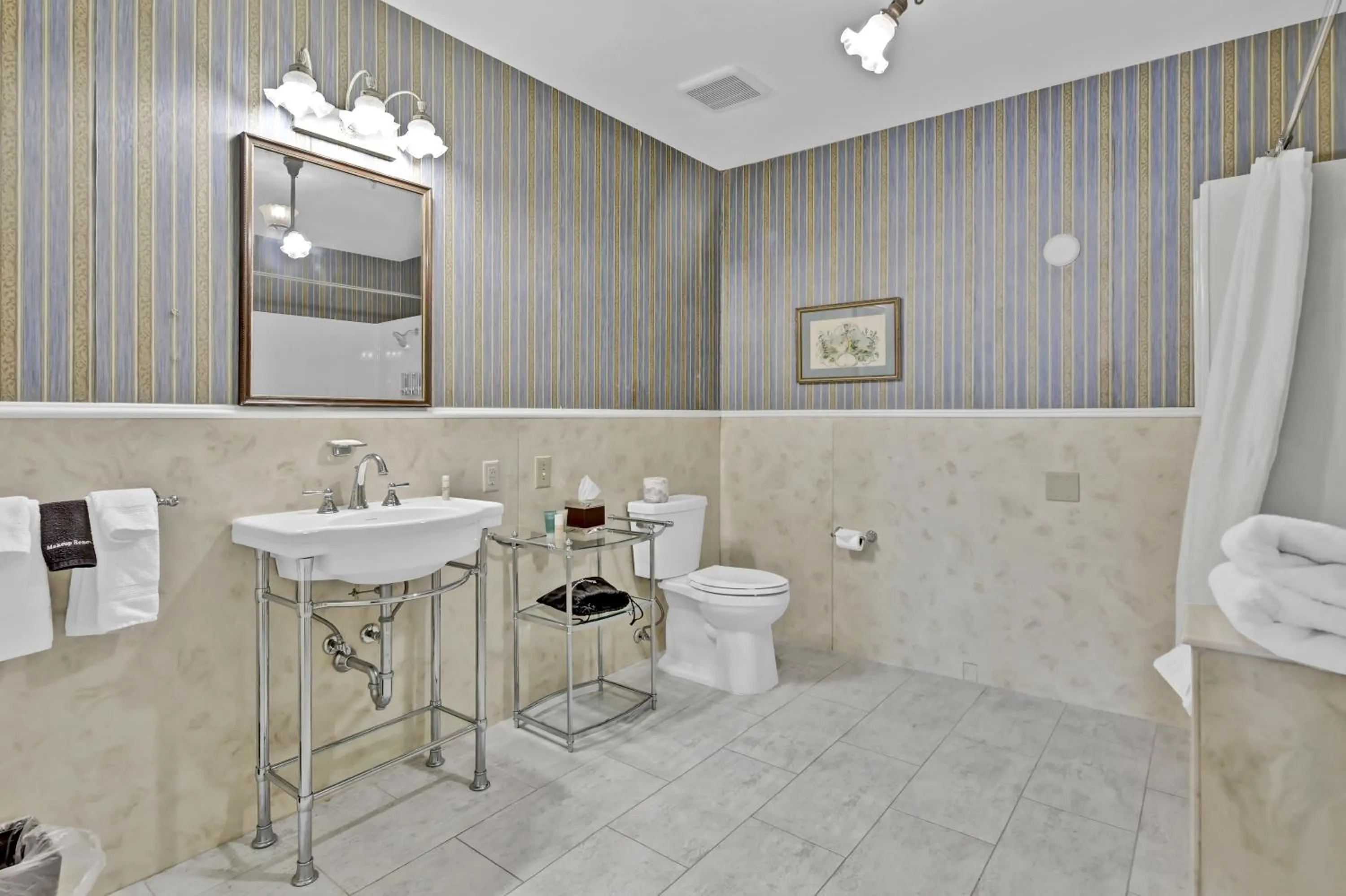 Bathroom in St James Hotel