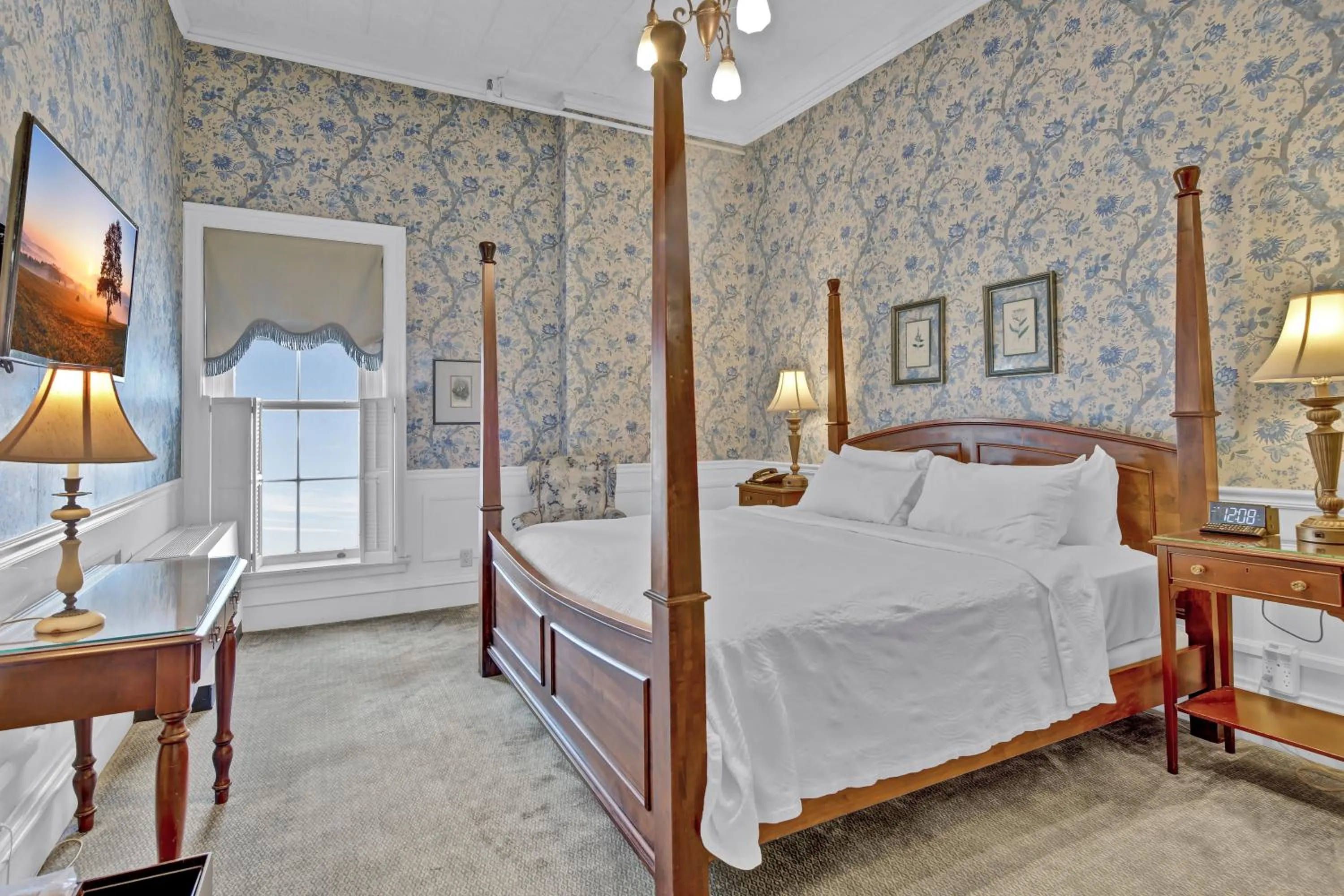 Bedroom, Bed in St James Hotel