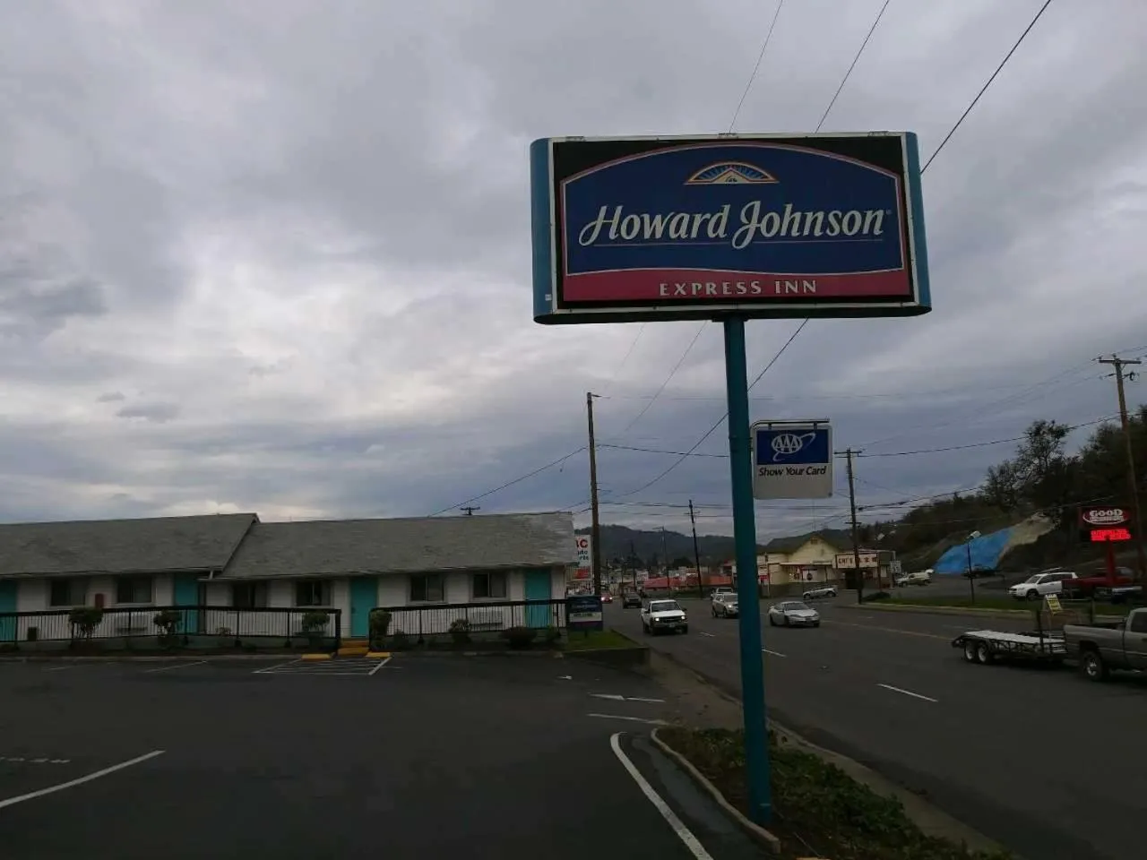 Logo/Certificate/Sign in Howard Johnson by Wyndham Roseburg
