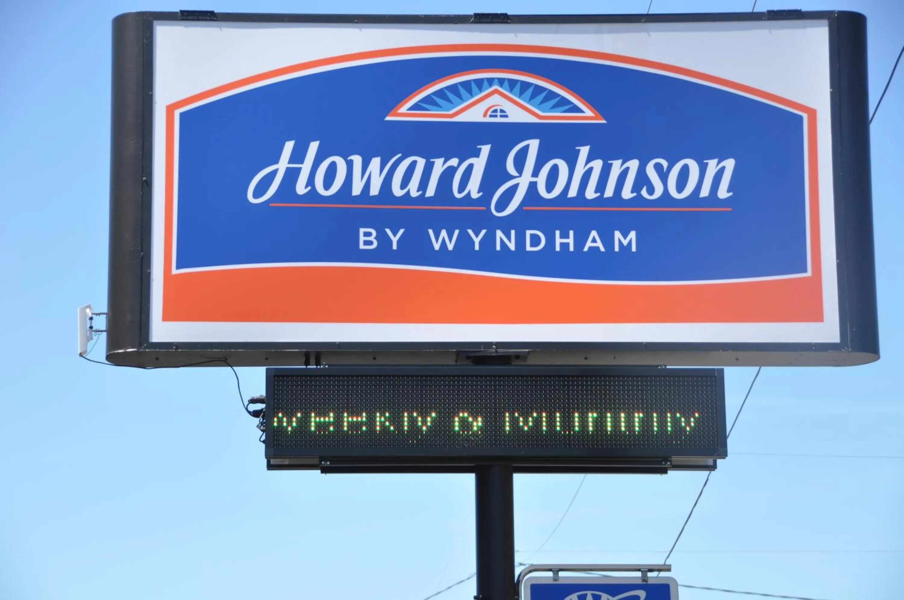 Property logo or sign in Howard Johnson by Wyndham Roseburg