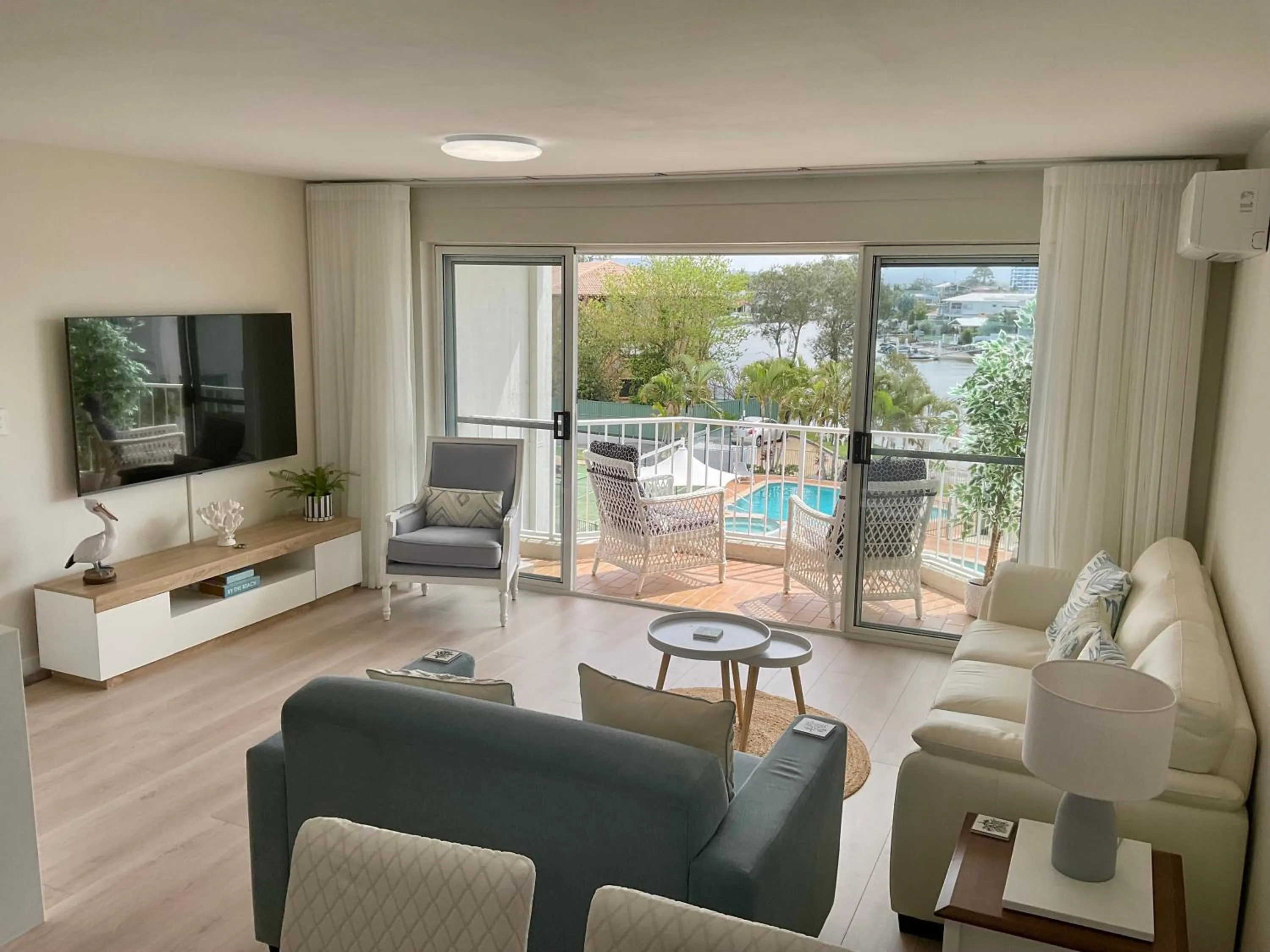 Communal lounge/ TV room in Pelican Cove Waterfront Apartment
