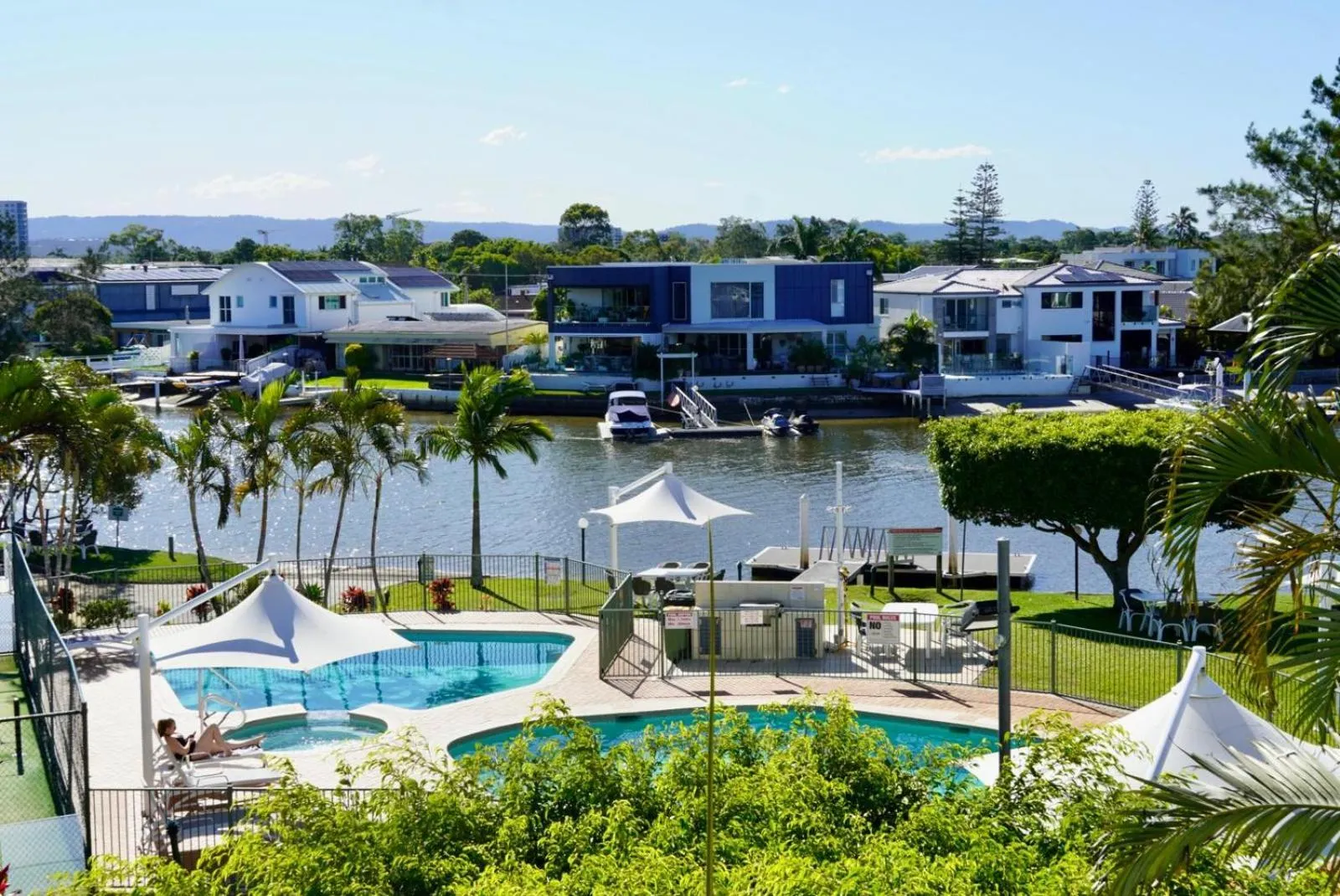 Pelican Cove Waterfront Apartment