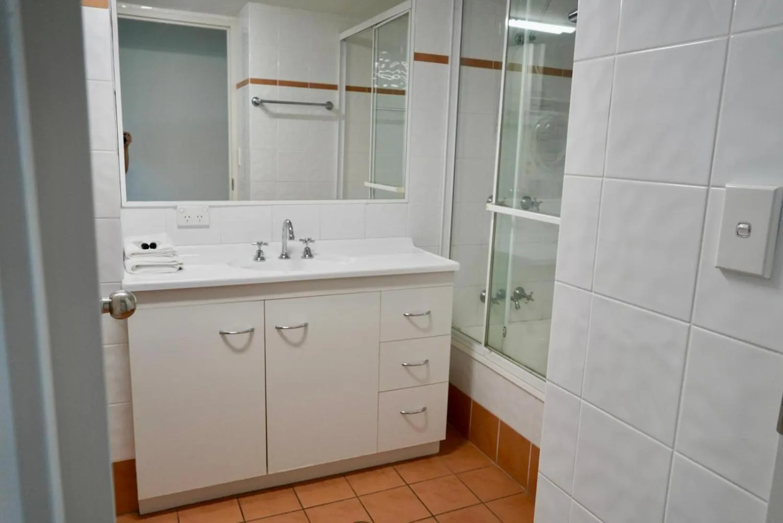 Pelican Cove Waterfront Apartment