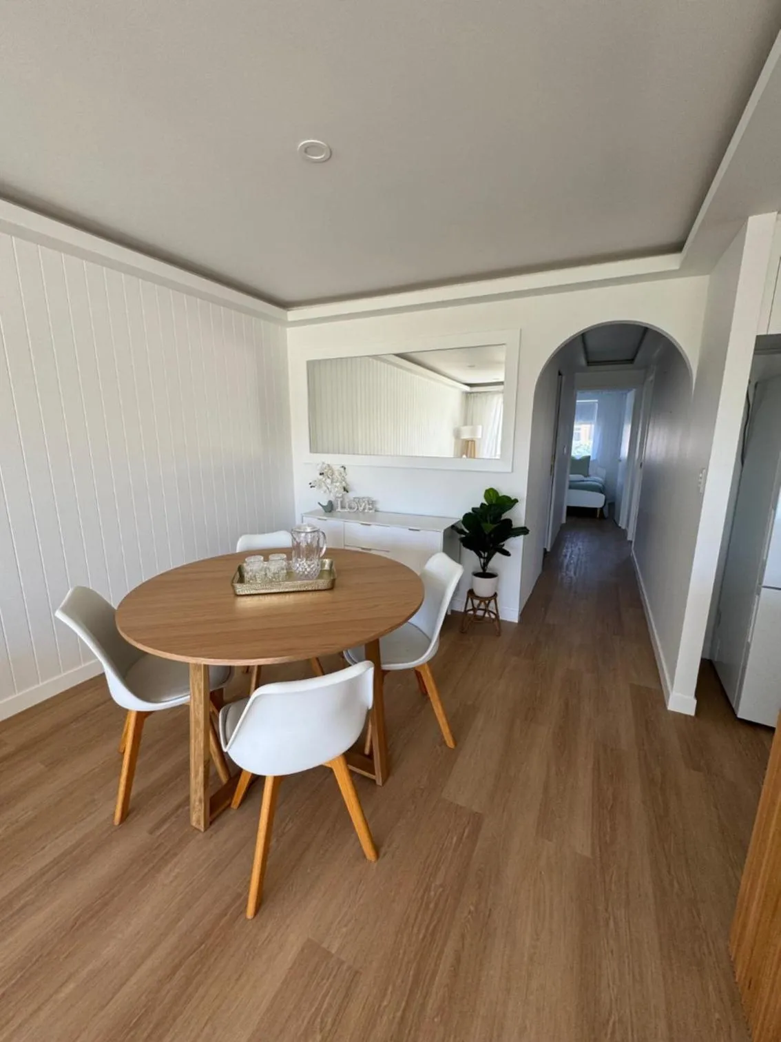 Dining area, Bed in Pelican Cove Waterfront Apartment