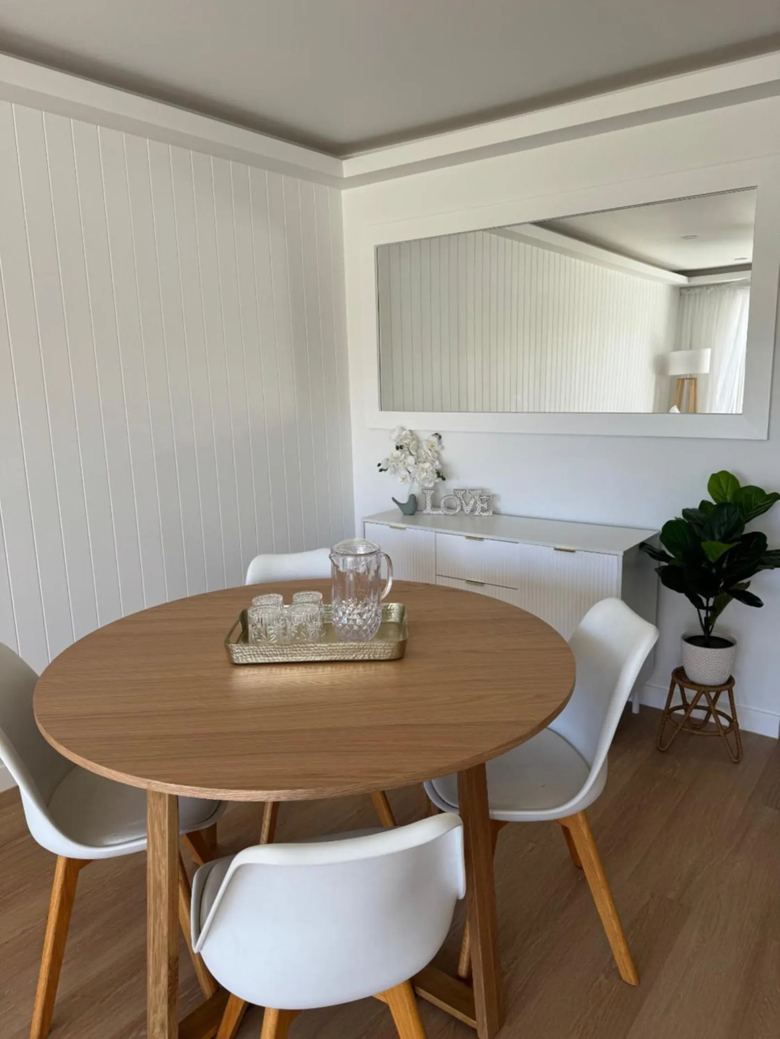 Dining area in Pelican Cove Waterfront Apartment
