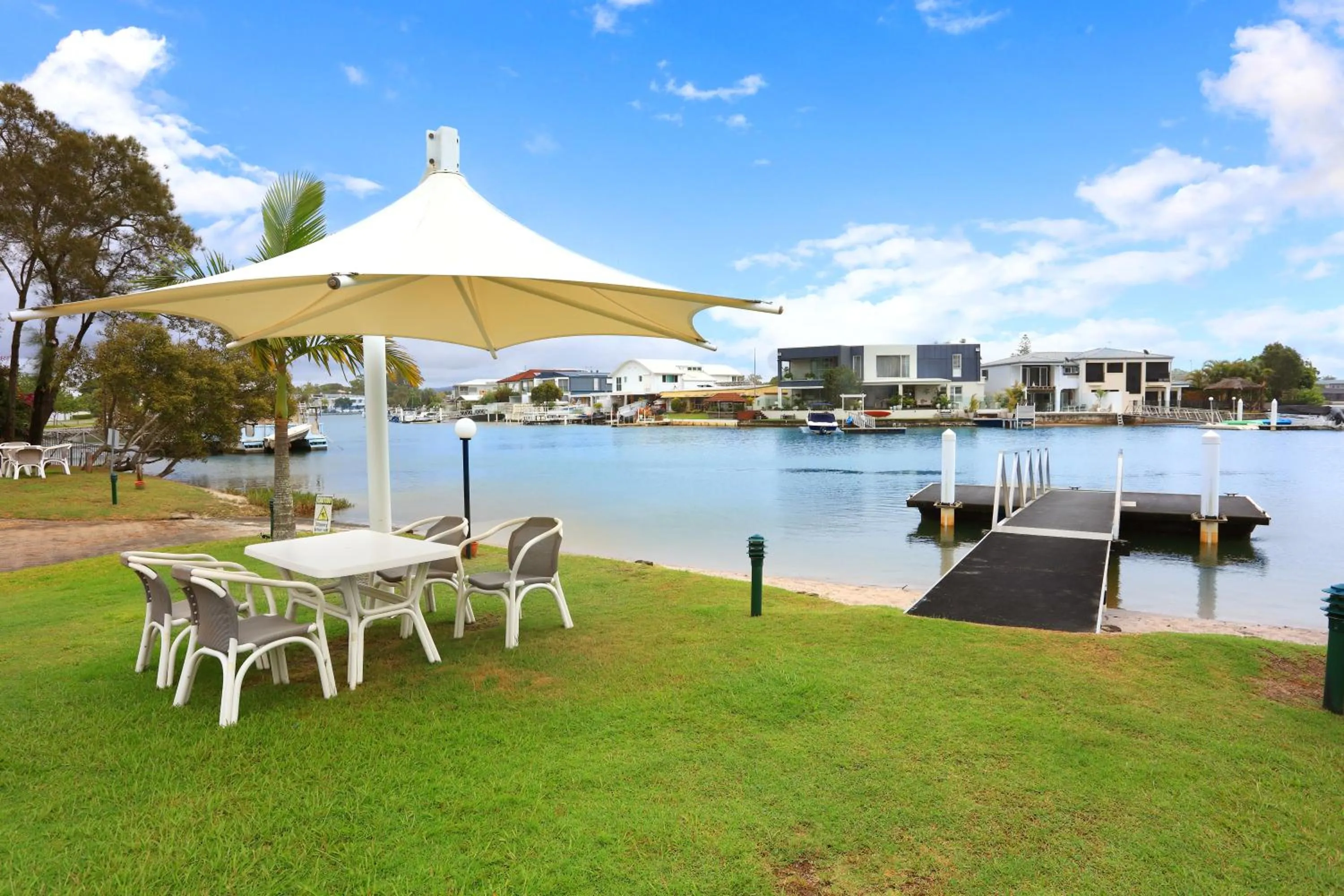 Pelican Cove Waterfront Apartment