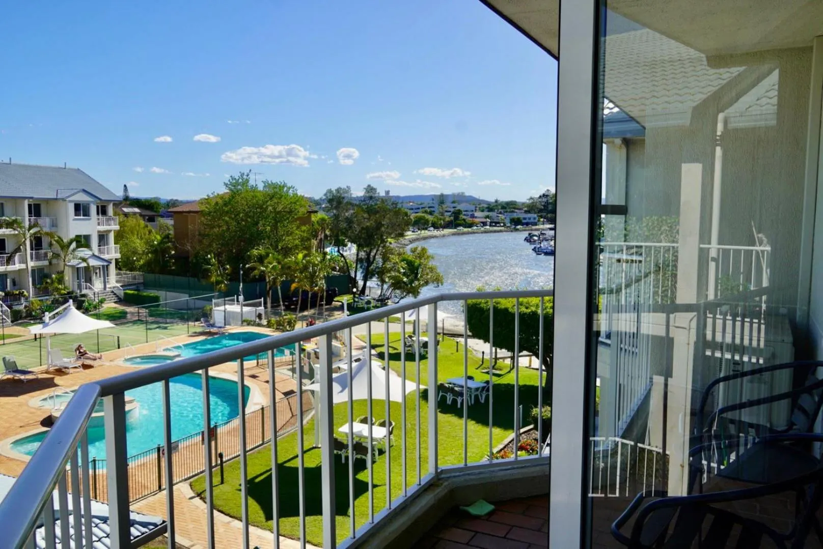 Pelican Cove Waterfront Apartment