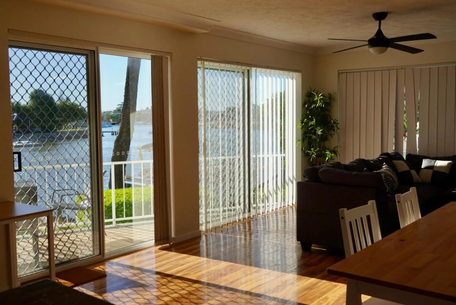 Pelican Cove Waterfront Apartment