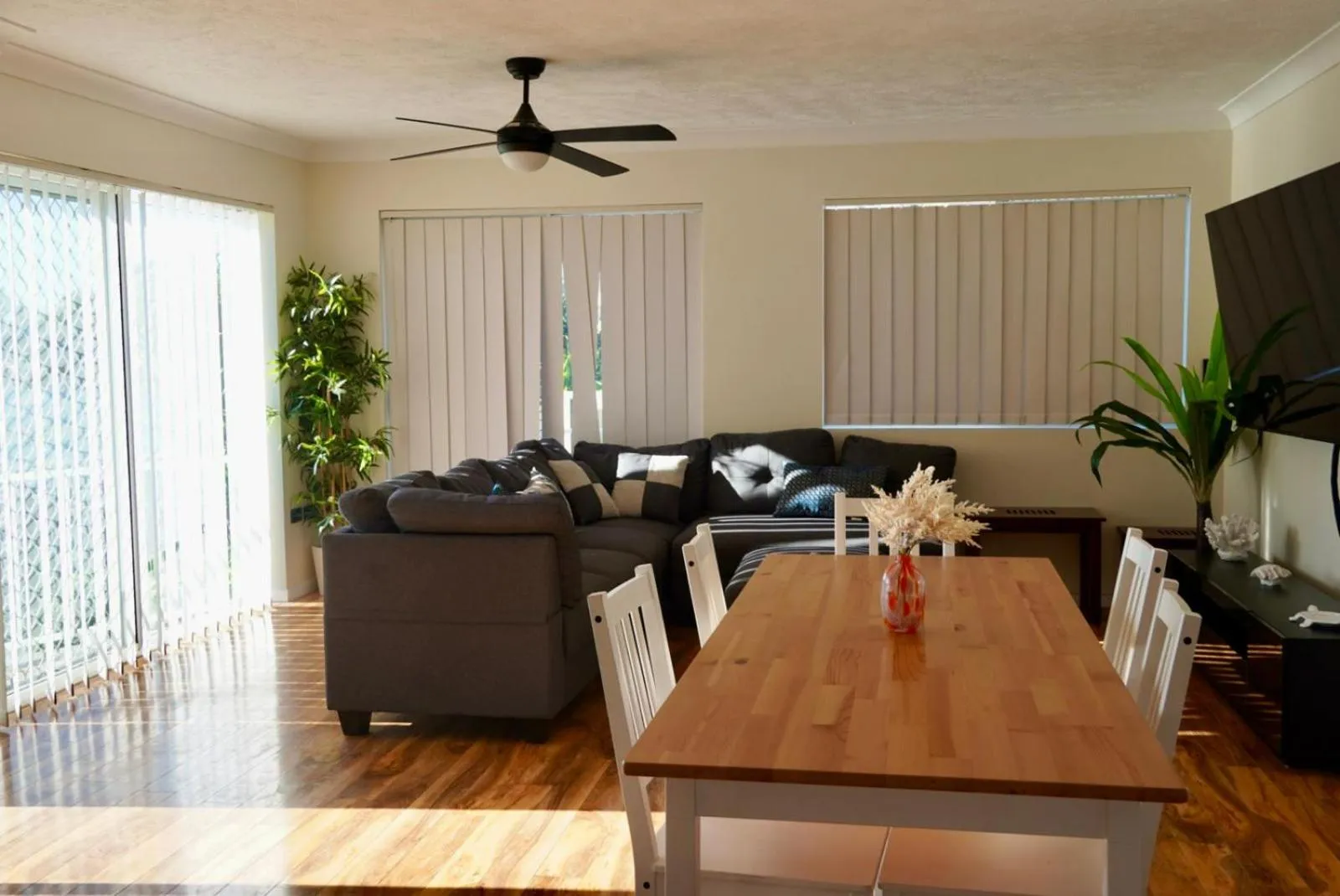 Pelican Cove Waterfront Apartment