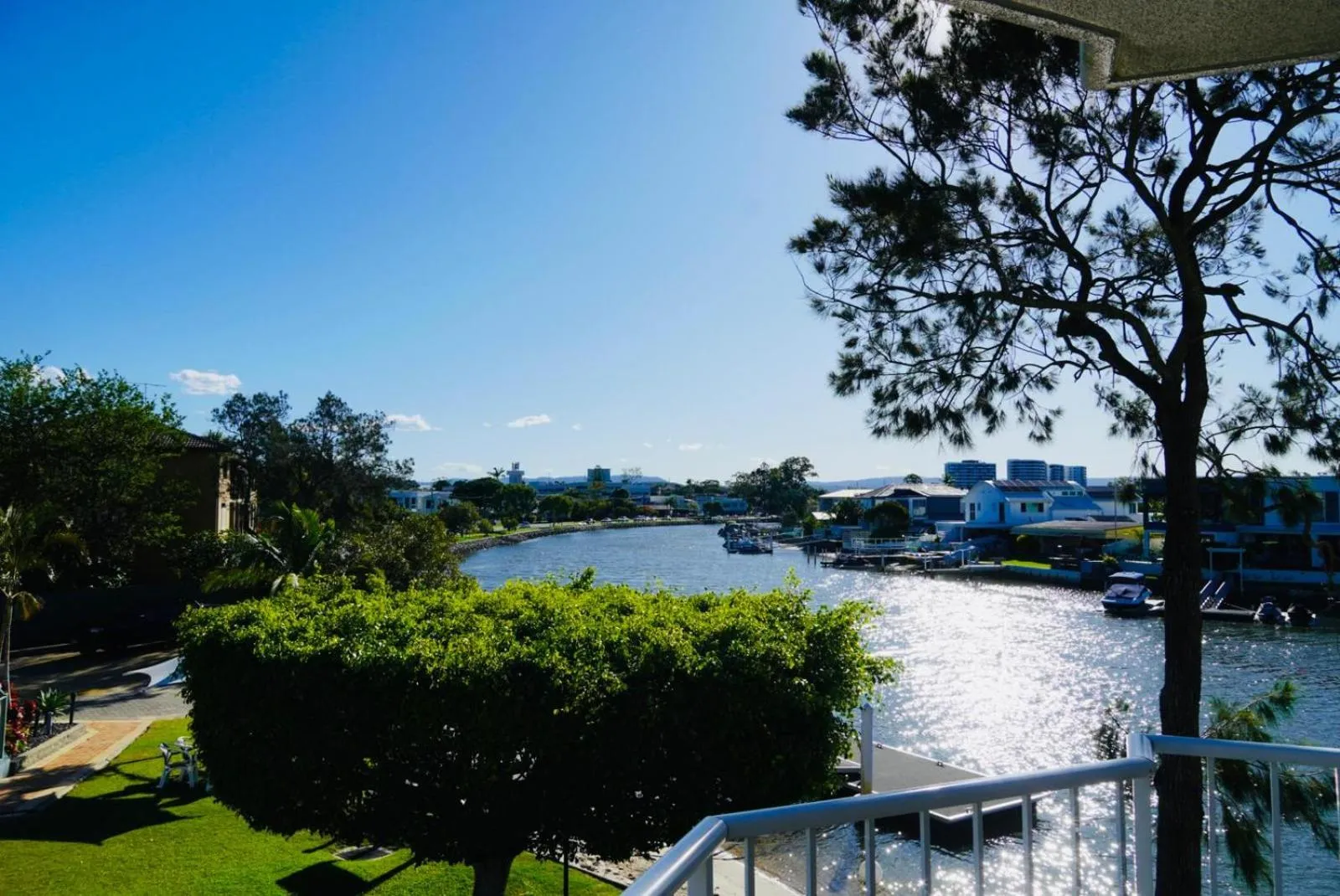 Pelican Cove Waterfront Apartment