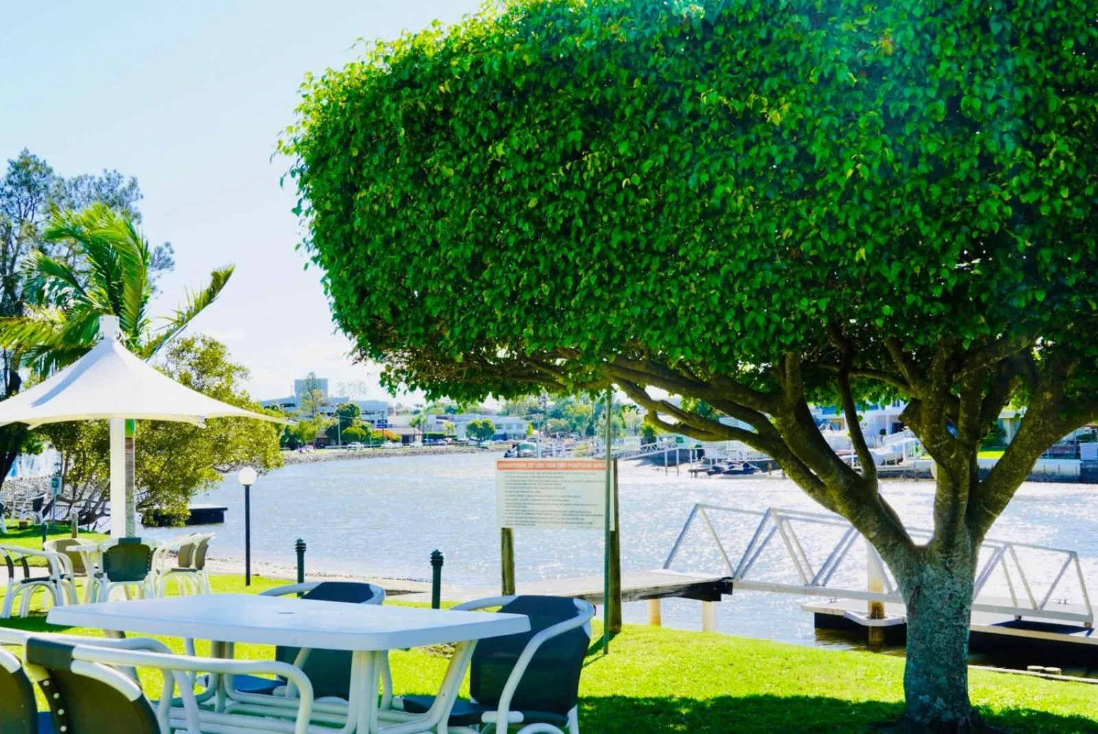 Pelican Cove Waterfront Apartment