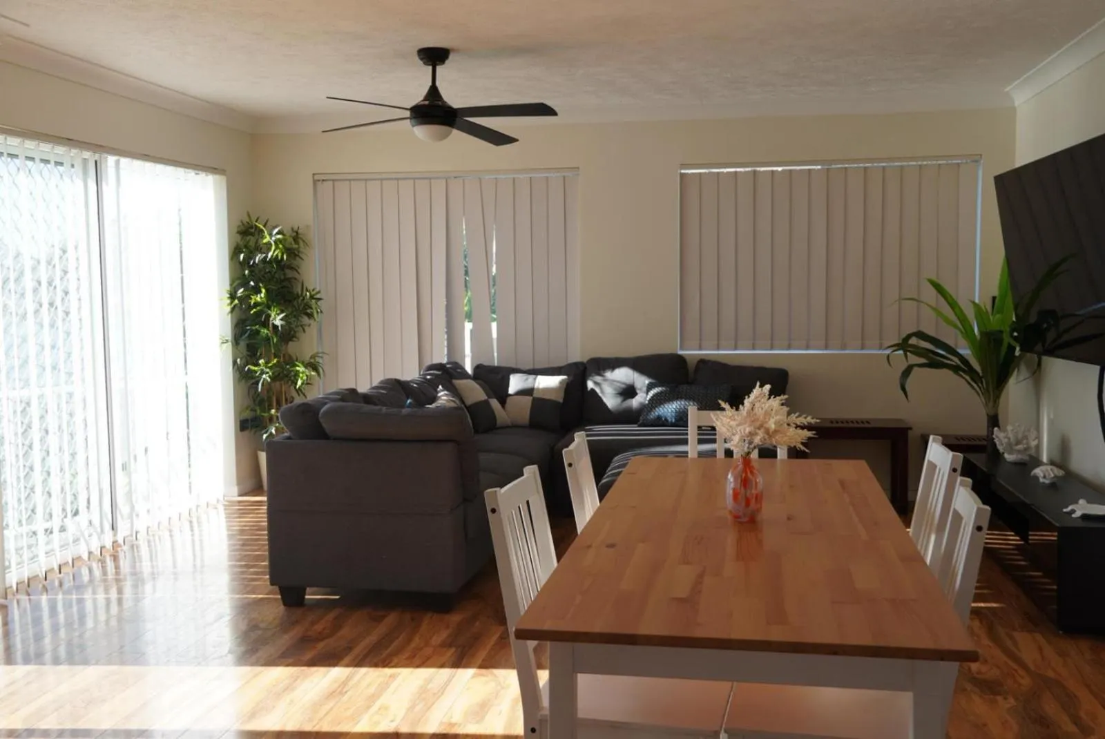 Pelican Cove Waterfront Apartment