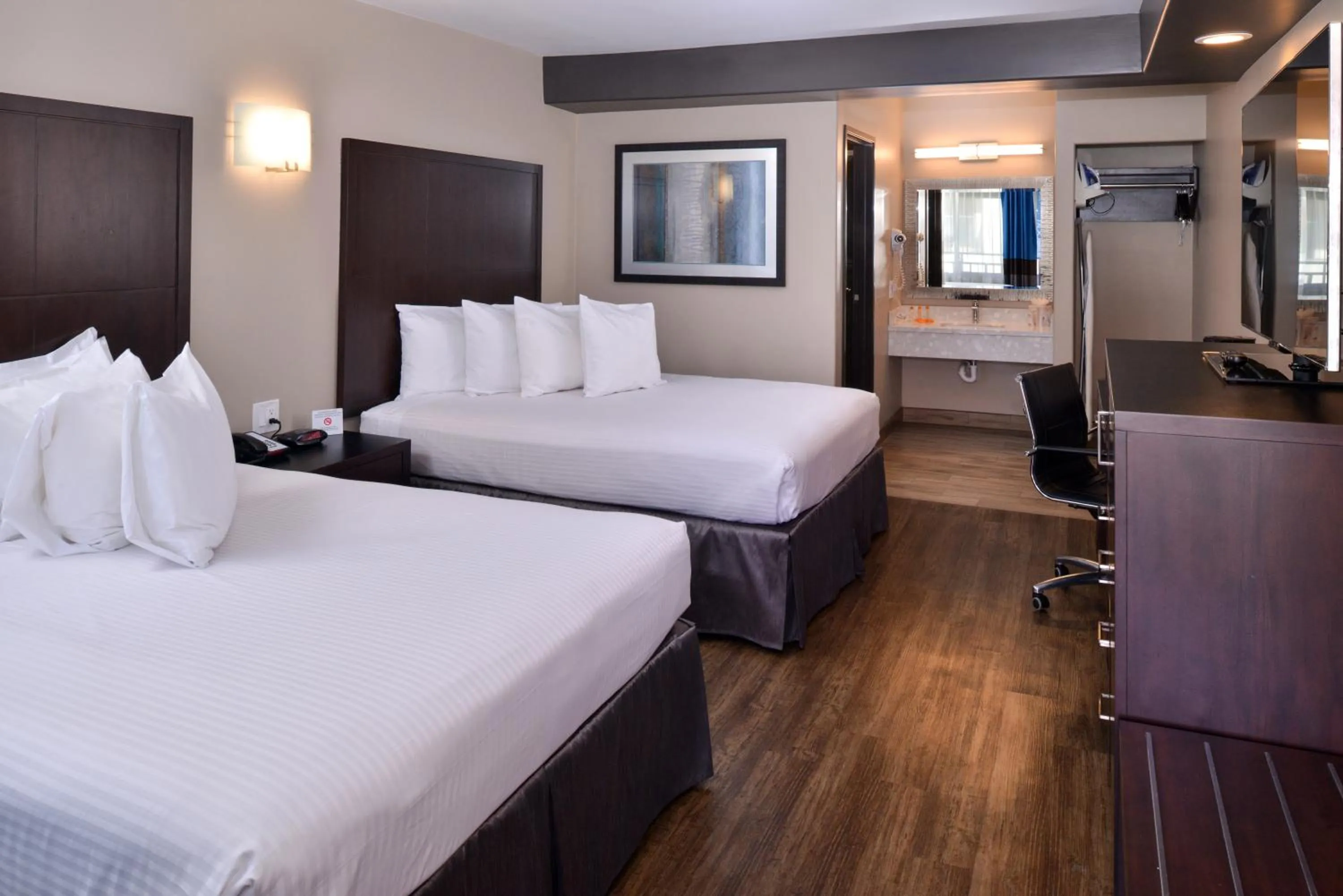 Photo of the whole room, Bed in Tarzana Inn