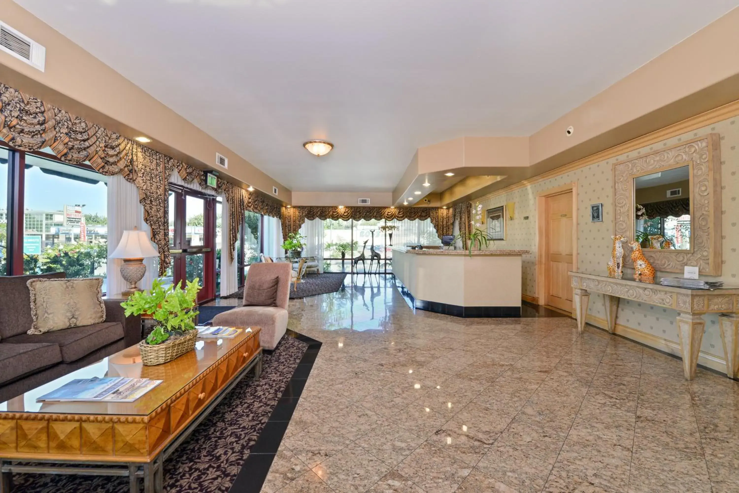 Lobby or reception in Tarzana Inn Lobby or reception in Tarzana Inn